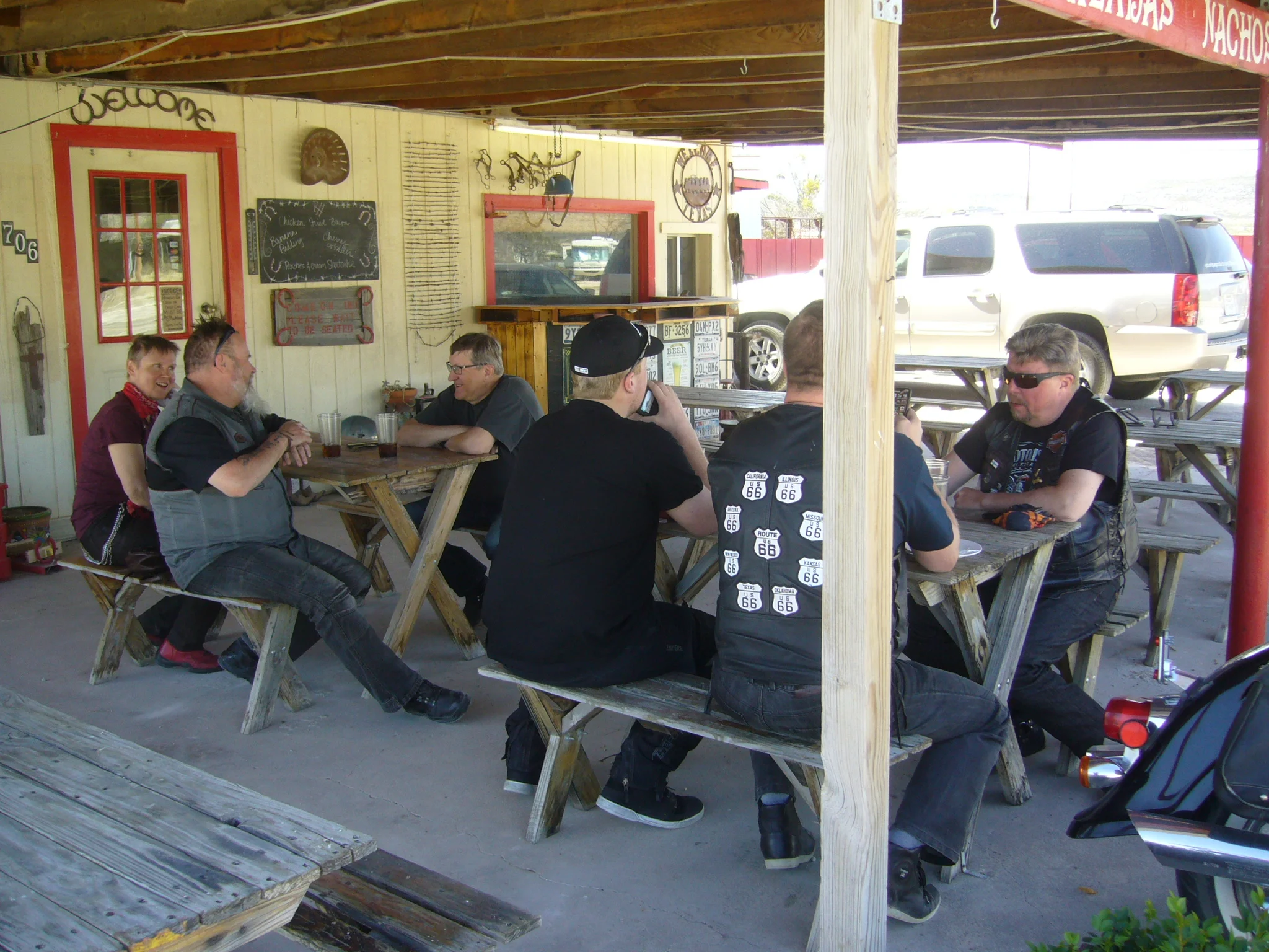 Ulkoilmaravintolassa on tunnelmaa!