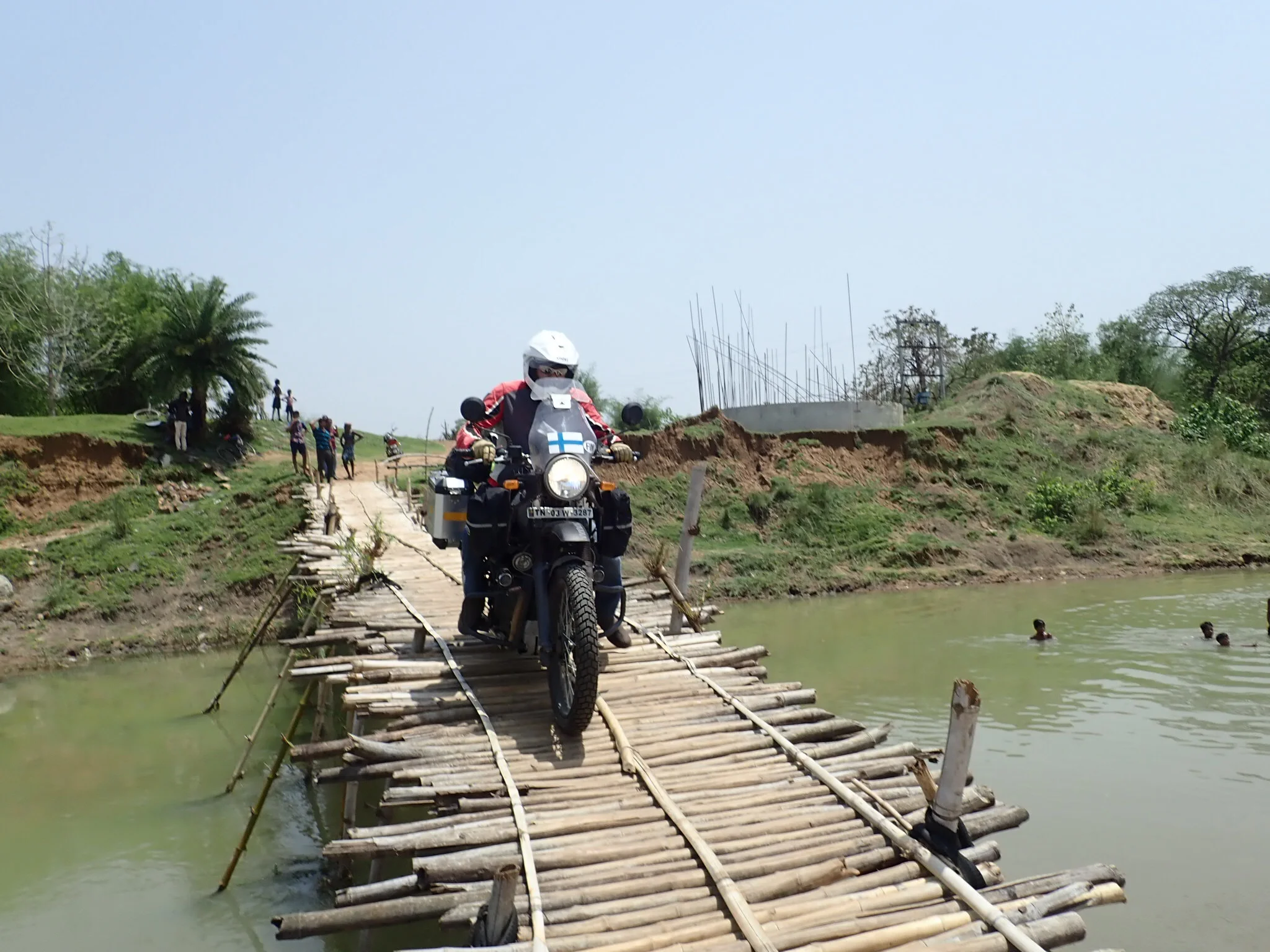 Päivä 3-9 | Kakkavakkam - Tenali - Kakinada - Srikakulam - Bhubaneswar - Baripada - Hazaribag - Varanasi | 2800km