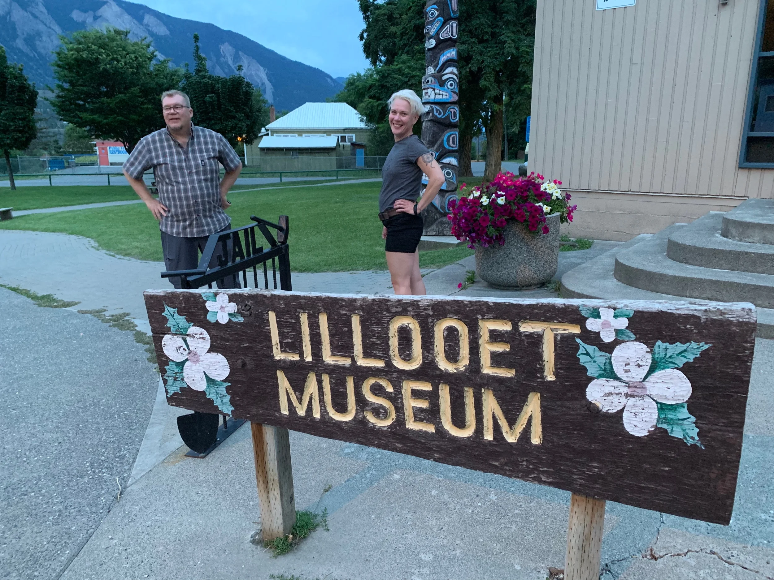 Lillooet. Pohjois-Amerikan pohjoisin kylä, jossa edelleen yli 50% asukkaista on alkuperäisväestöä. Lillooet on myös saanut nimen “"Canada's Hot Spot" kuivan ilmastonsa johdosta.