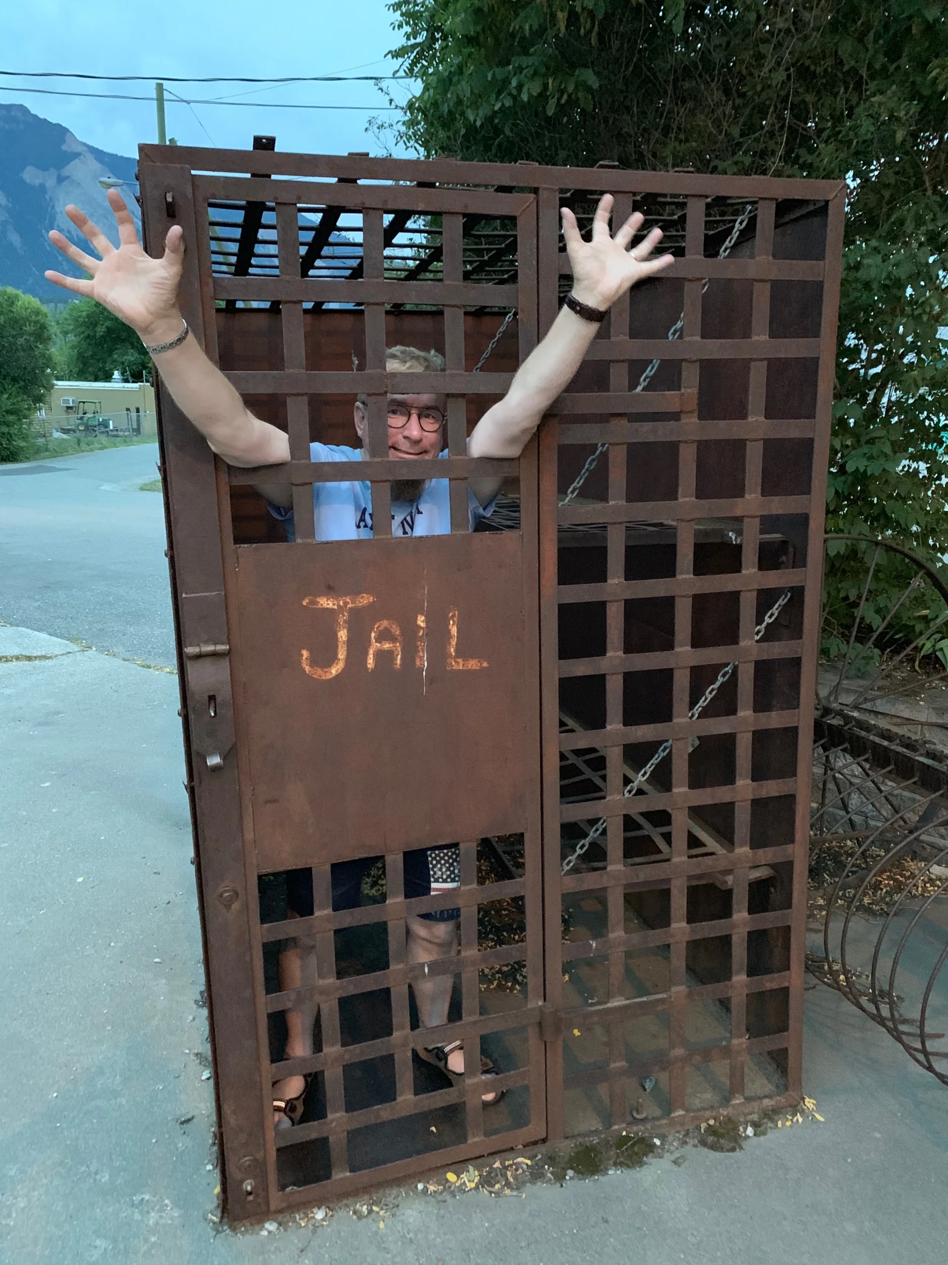 “Kympiltä pyörän selkään ja kuudelta putkaan, se on sellainen ajomiehen tiistai” - JailHouseRockLate