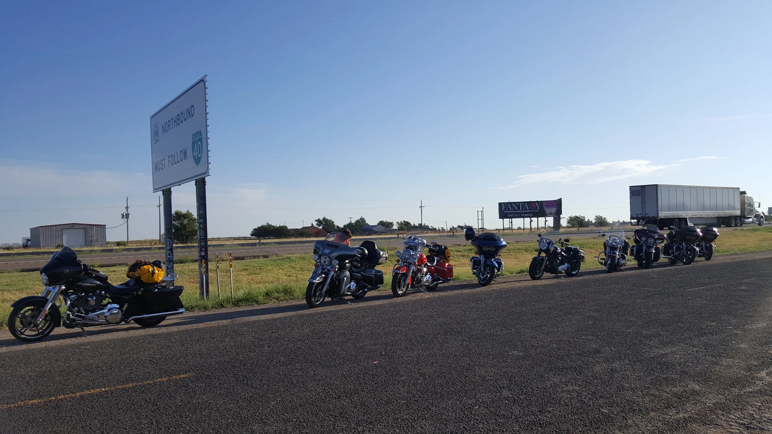 Kun on ajoissa liikkeellä, ehtii enemmän. Puoli 8 lähtö aikaistuikin vielä parilla minuutilla, kun ryhmä oli jo innoissaan lähtökuopissa.