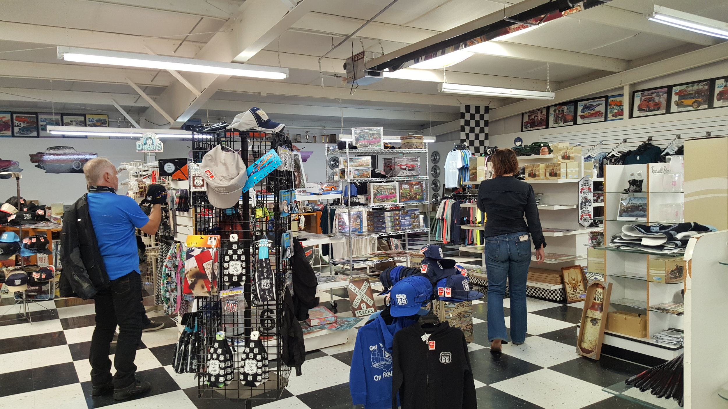 Shoppailua Santa Rosan automuseolla.