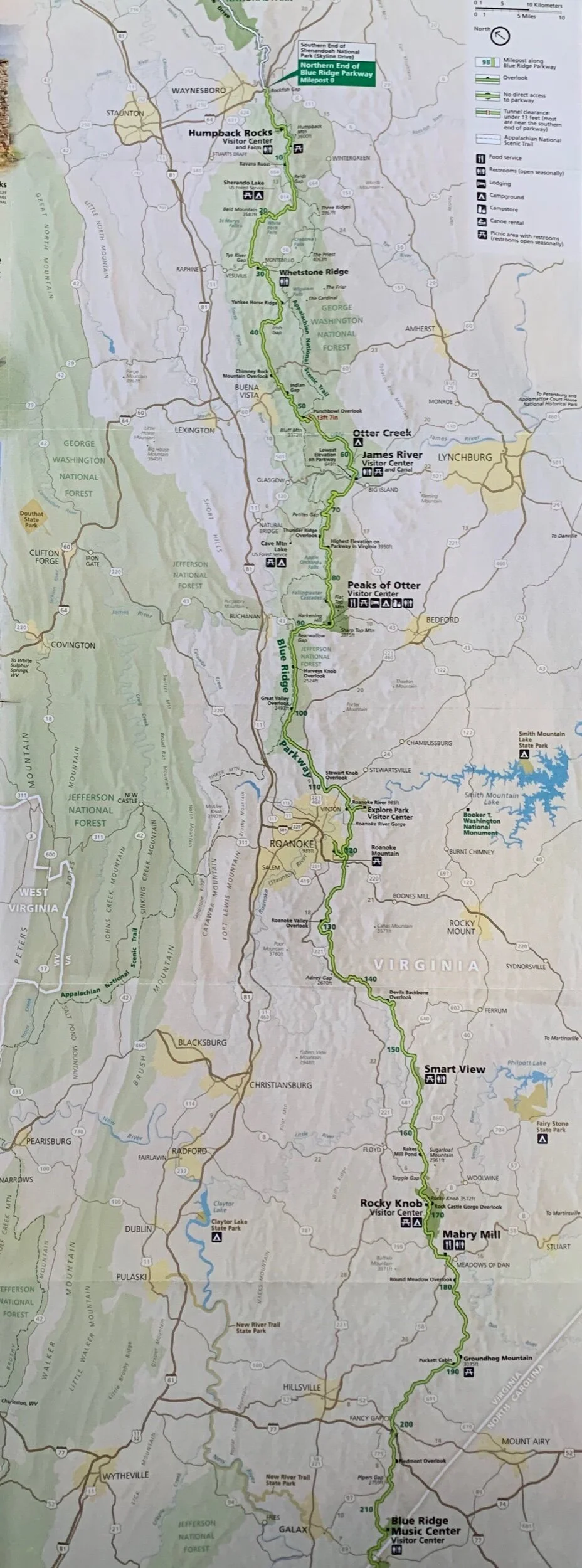 Waynesboron kohdalla Skyline Drive muuttuu Blue Ridge Parkwayksi, ja maisemat vaan paranee!