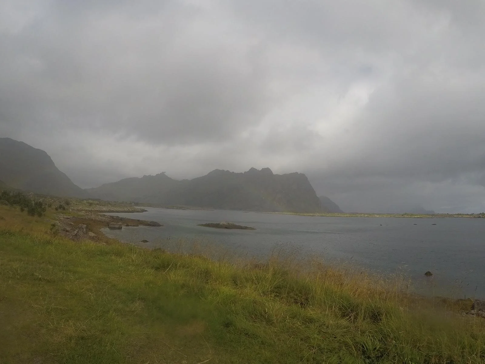 Lofootit pääsi näyttämään myös toisenkin puolensa, aina ei päivä paista eikä aina ei sadakaan.