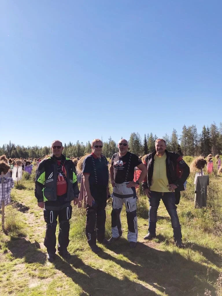 Hiljaiset pojat Jukka, Heikki, Jyrki ja Hannu oli puettu Rukan vaatteisiin, ne ovat kuulemma säänkestäviä .