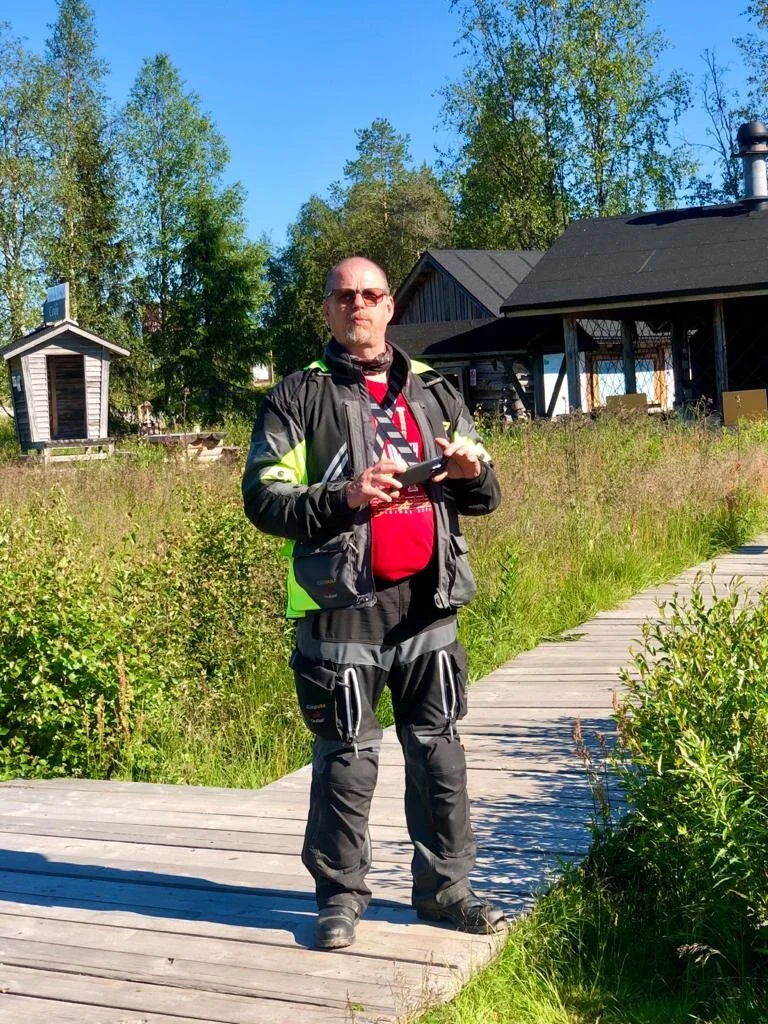 Kun laittaa henkselit ristiin, niin ei housut eikä henkselit valu, tietää Jukka.