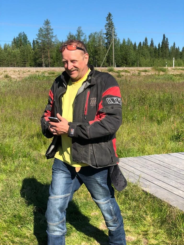 Tänään Hannu pukeutuu farkkumuotiin, mutta kunnon takki miehellä pitää olla