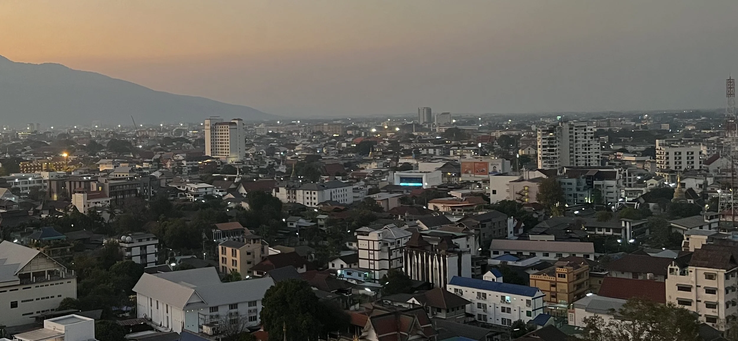 1 Päivä | Tervetuloa Thaimaahan | Matka-info hotellin aulabaarissa 