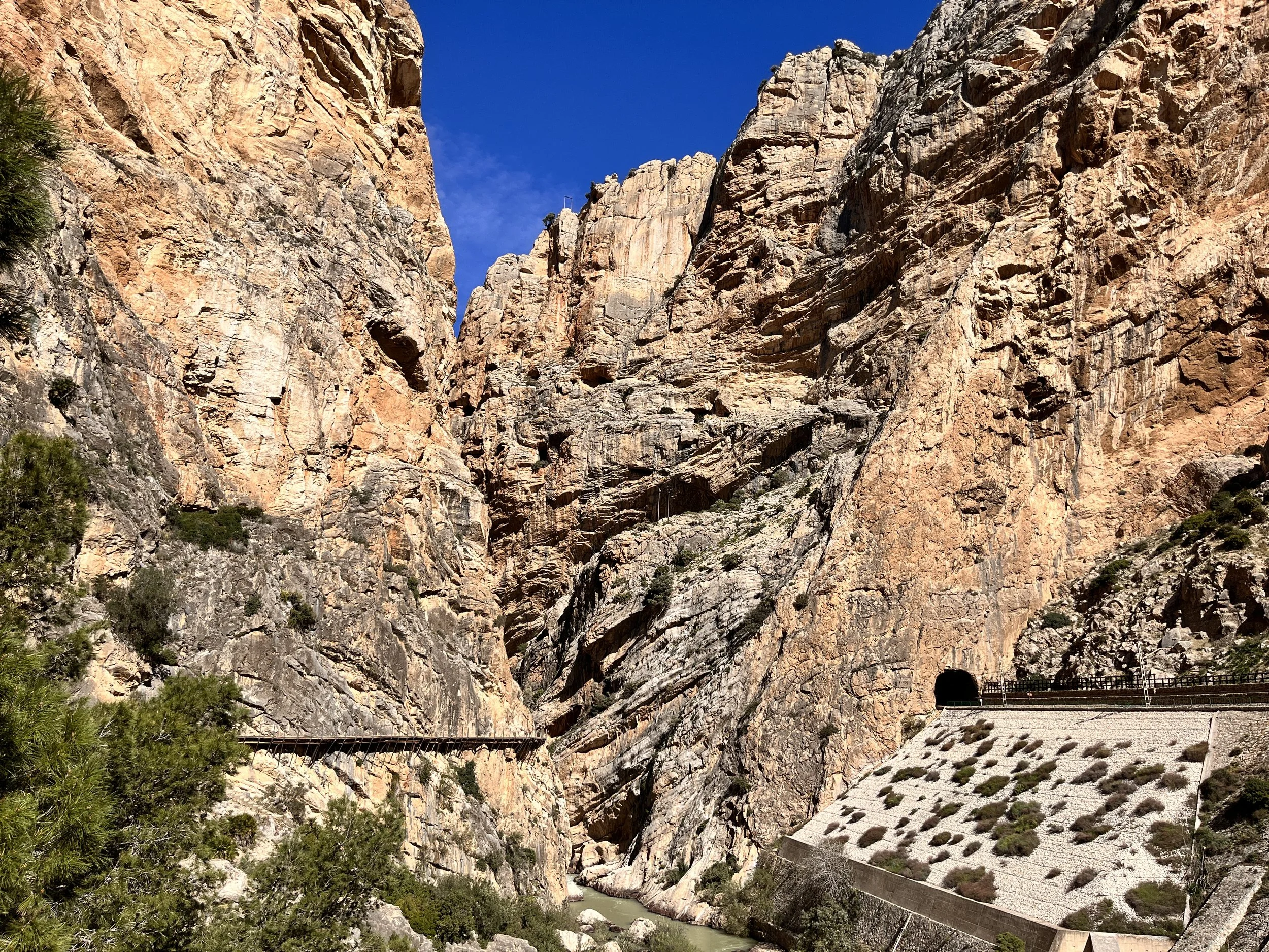 2 päivä | Andalucia | Caminito del Rey retkipäivä ja pyörien nouto.