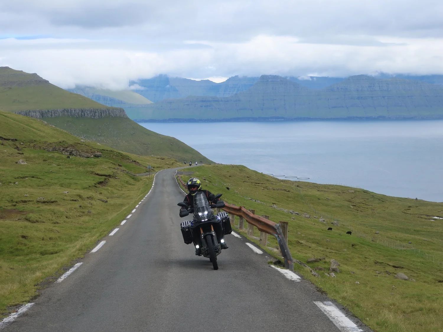 Islanti moottoripyörällä.jpeg