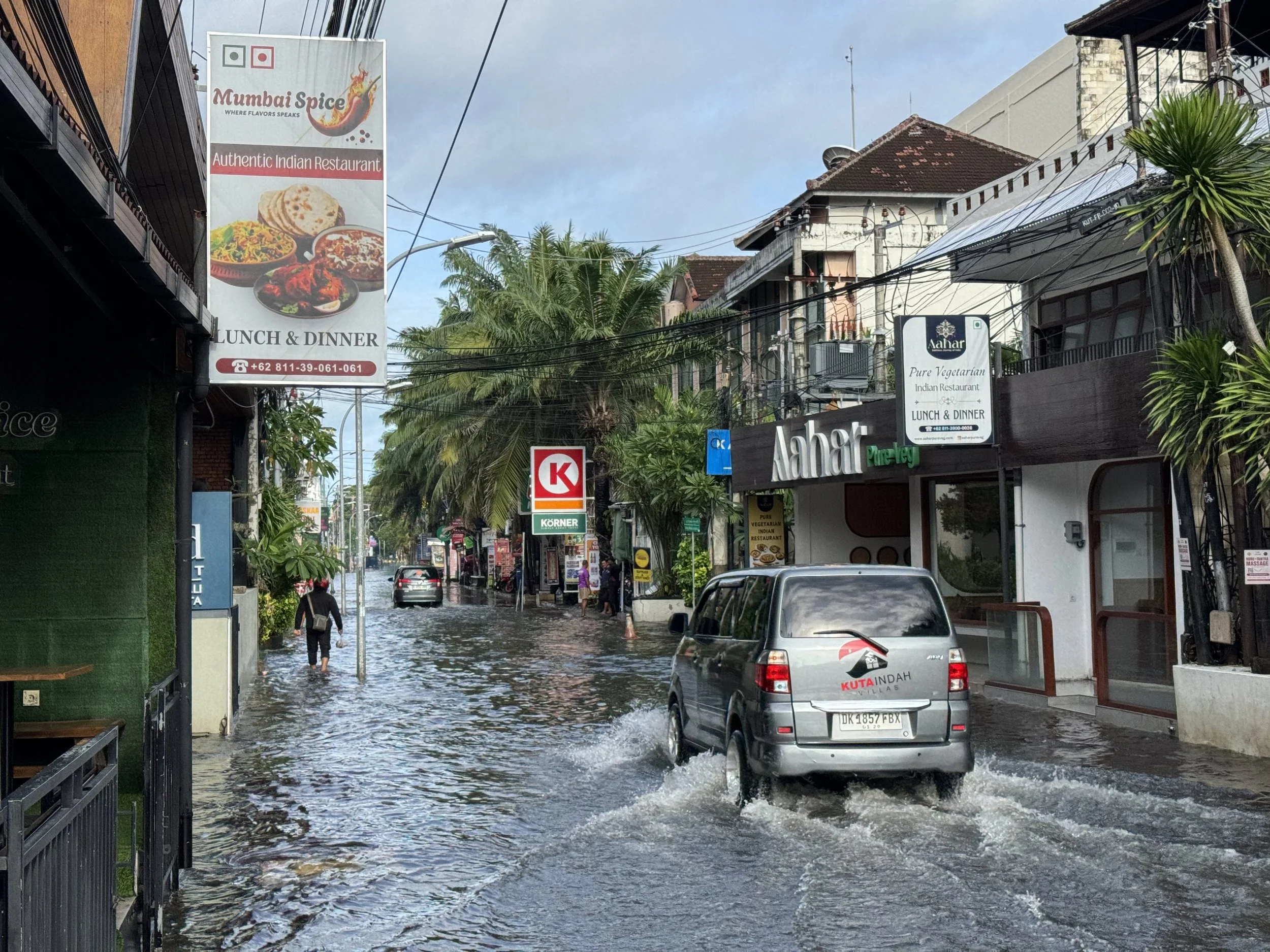 Päivä 1 | Bali | Denpasar | Kuta Beach