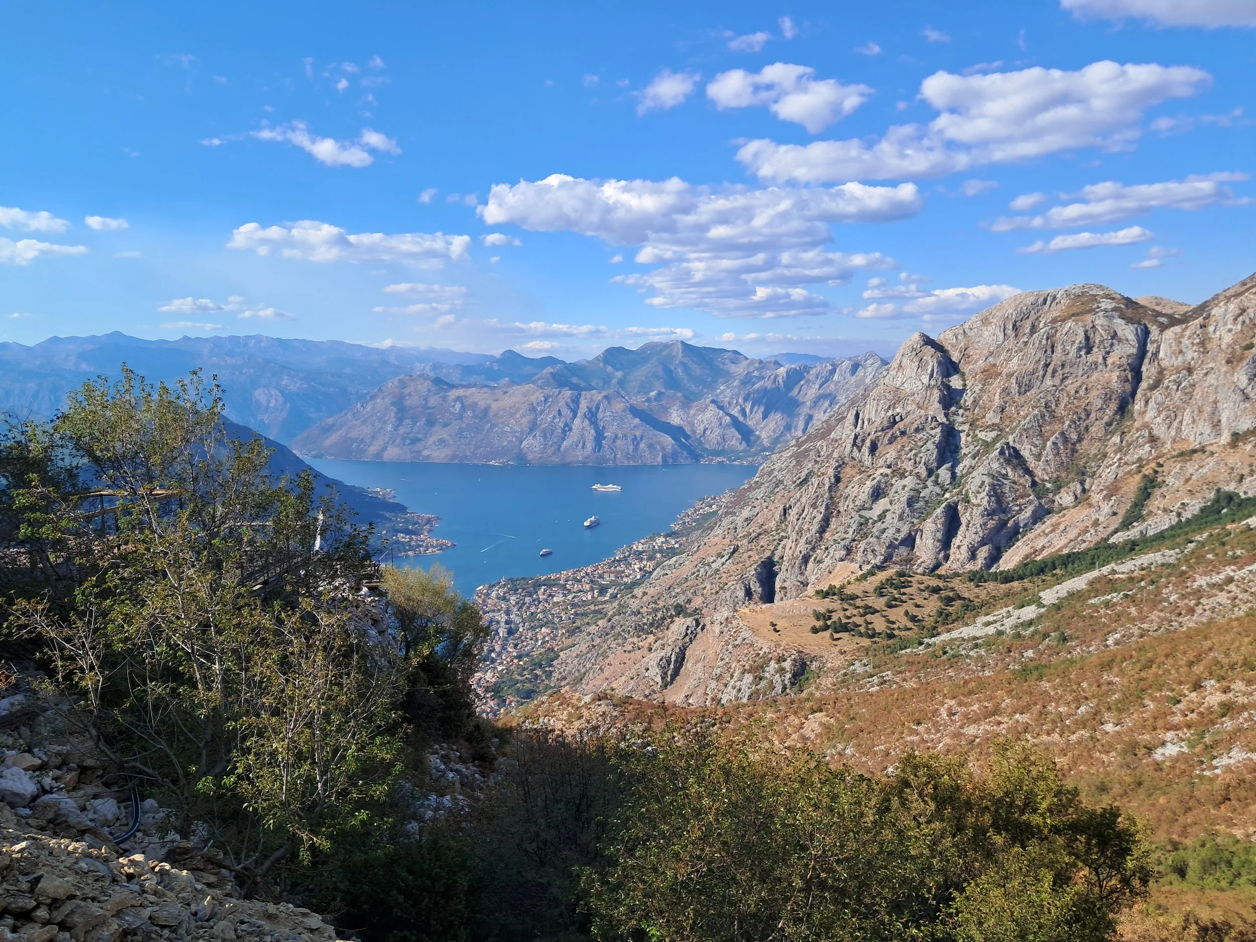 | Päivä 7 | Tirana (AL) - Kotor (MNE) | 240 km |