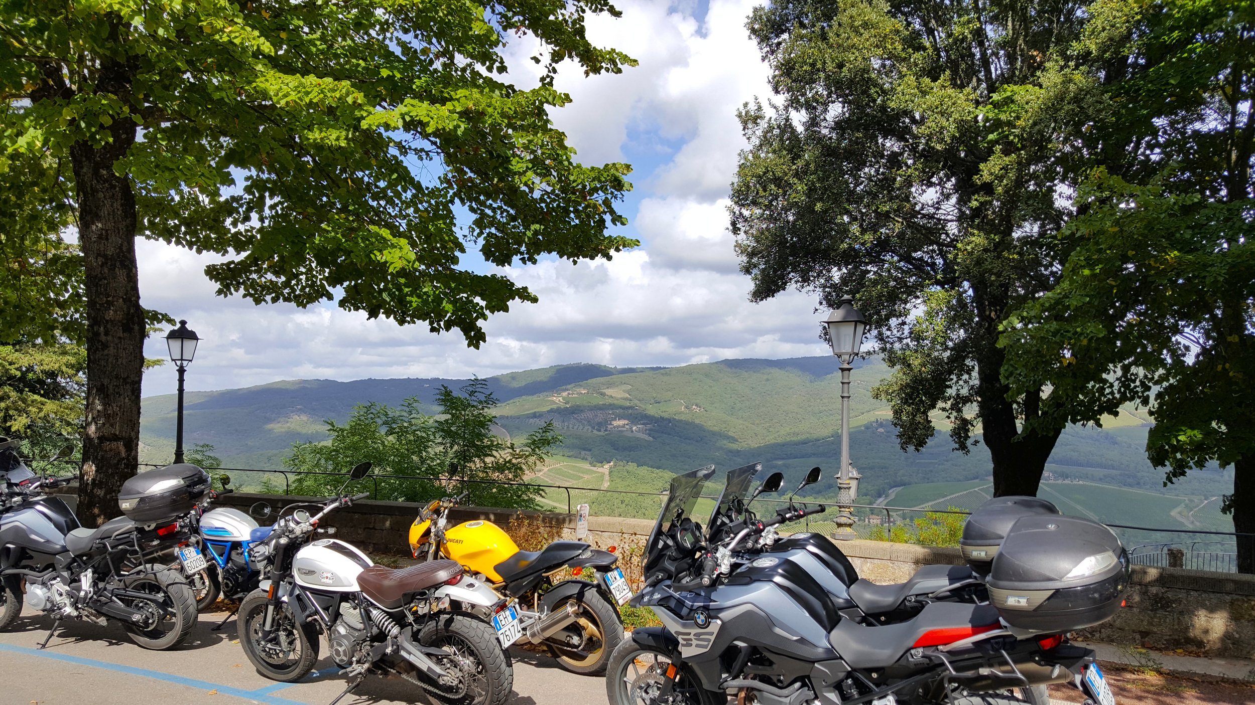 Toscana moottoripyörällä.jpg