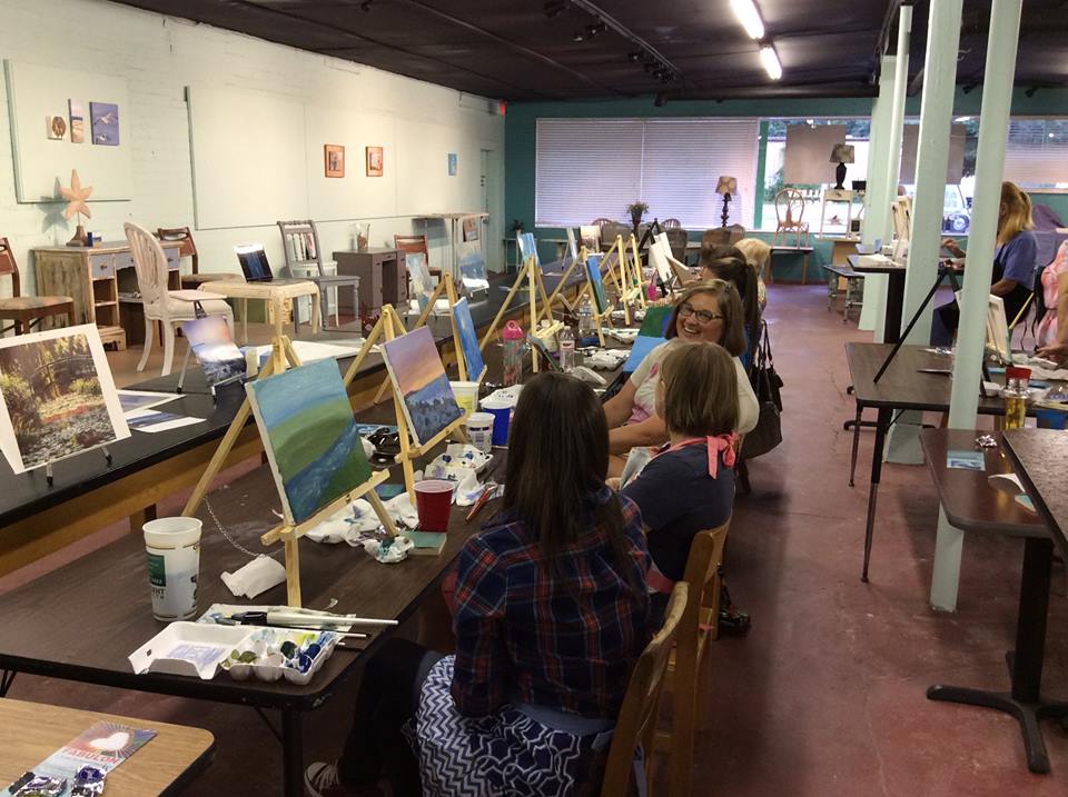 A Fabulon painting class in action