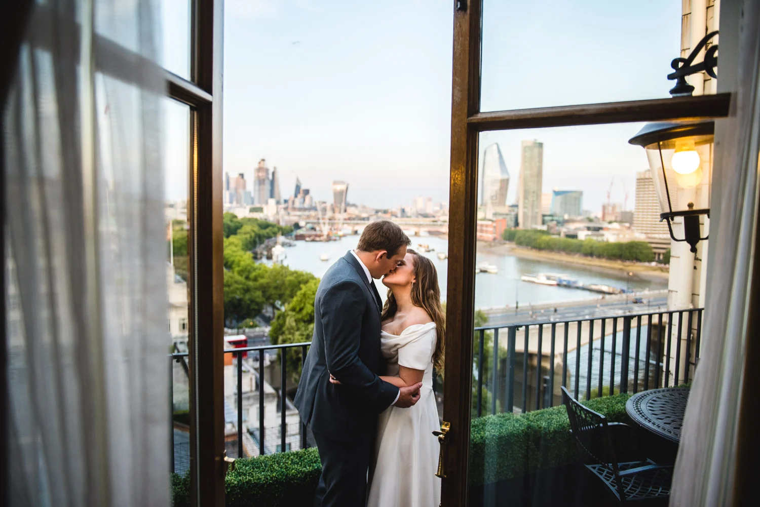 couple-hug-savoy-hotel-london-skyline.jpg