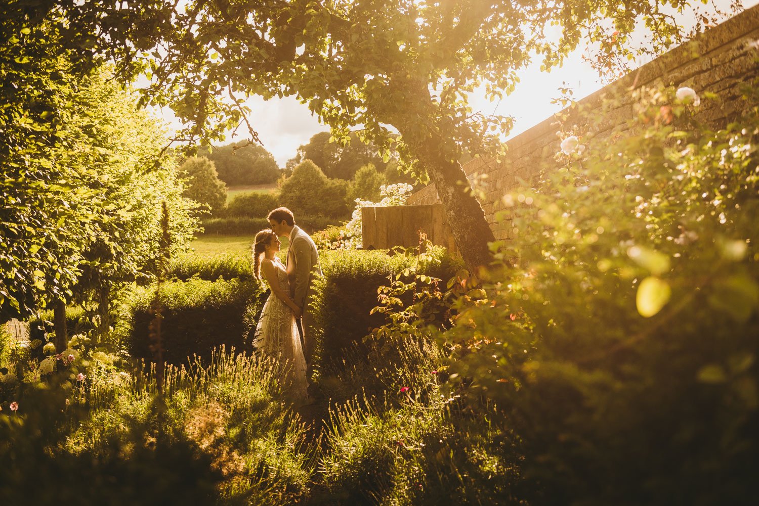 golden hour portrait of couple who just married in the cotswolds
