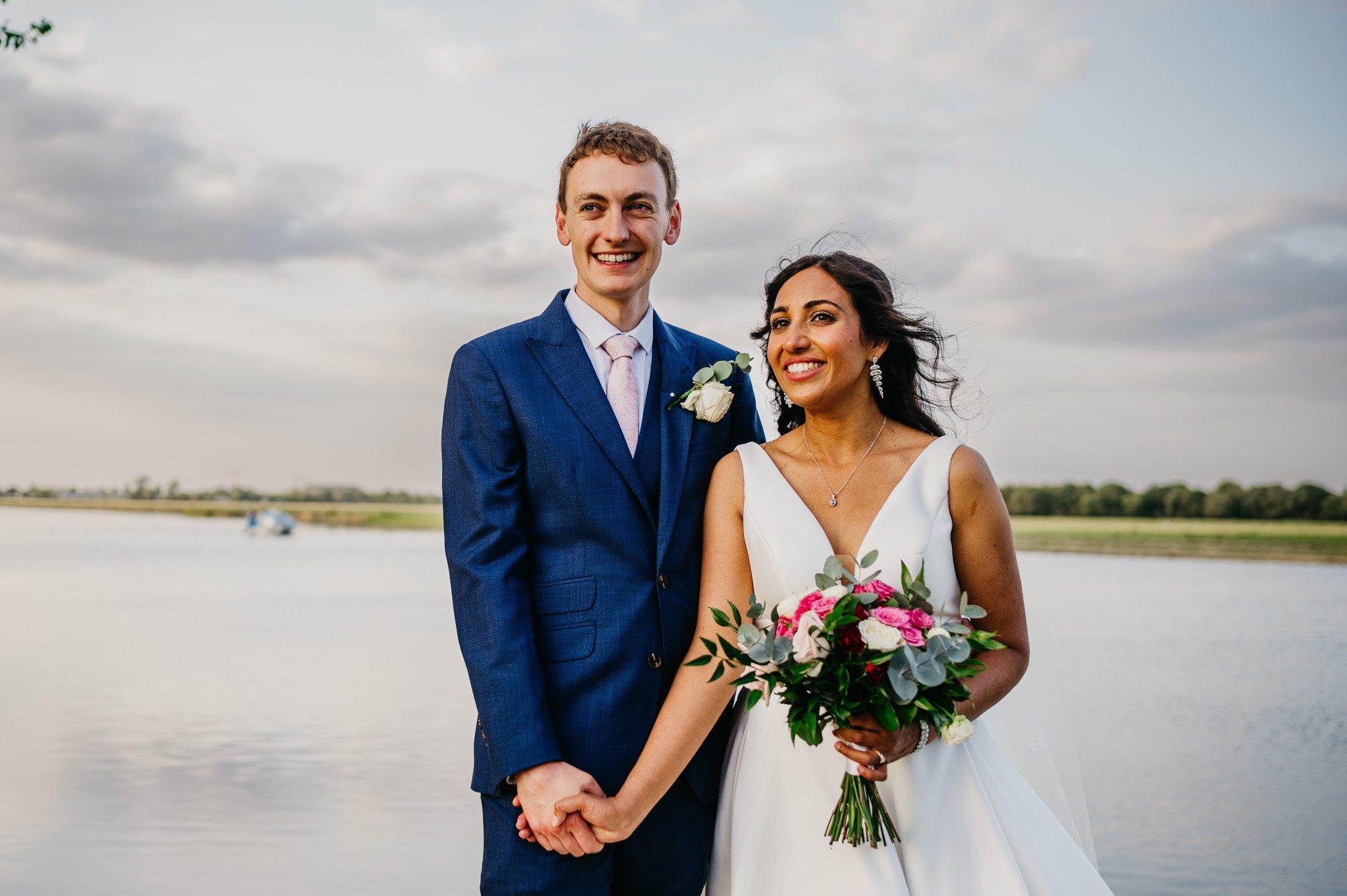 oxford-river-thames-wedding-couple.jpg