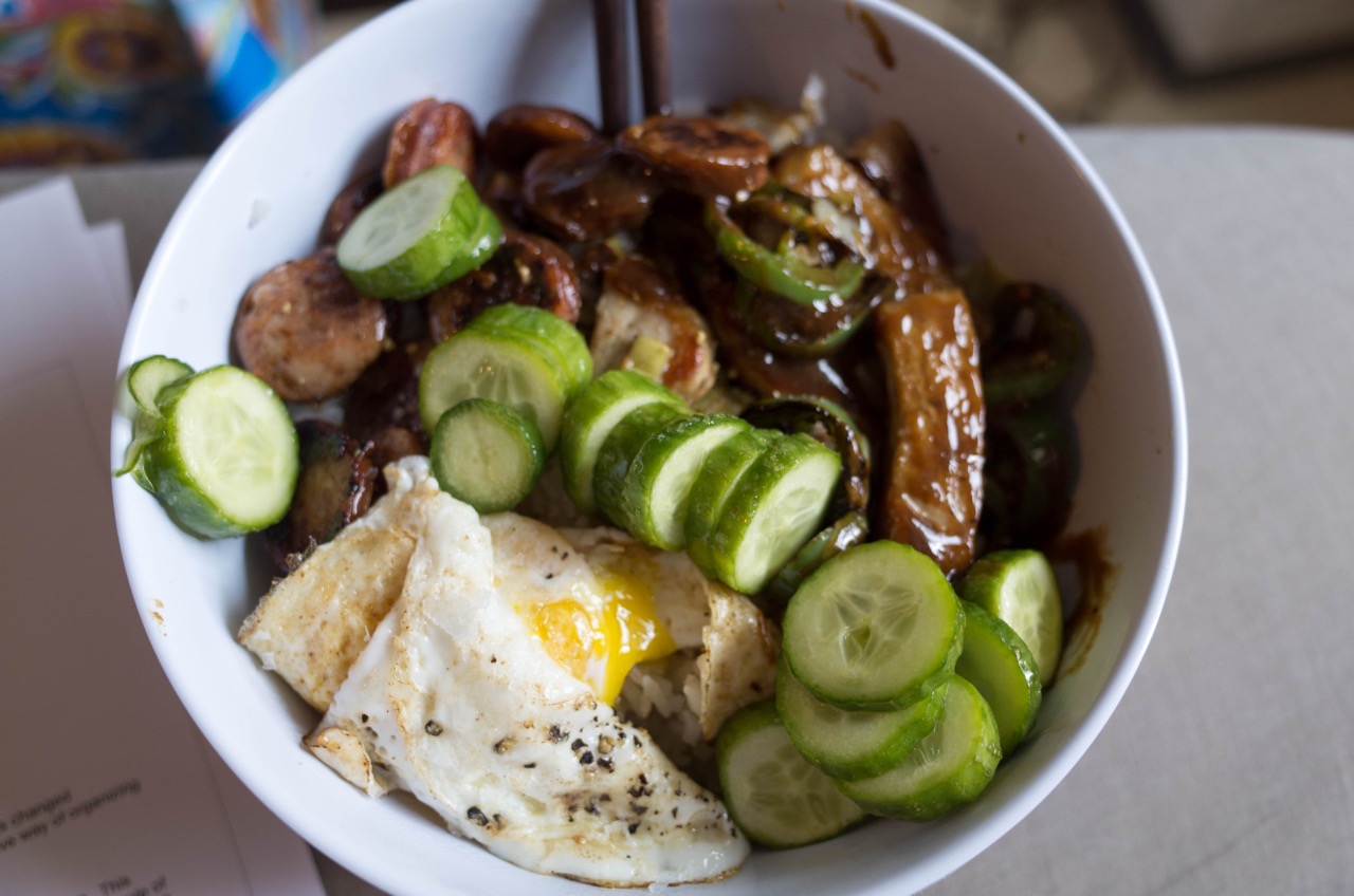  Having plenty of homemade refried beans, I used them to make huevos tirados several times. Scrambling eggs with fried beans, it's not pretty, but it's tasty. 