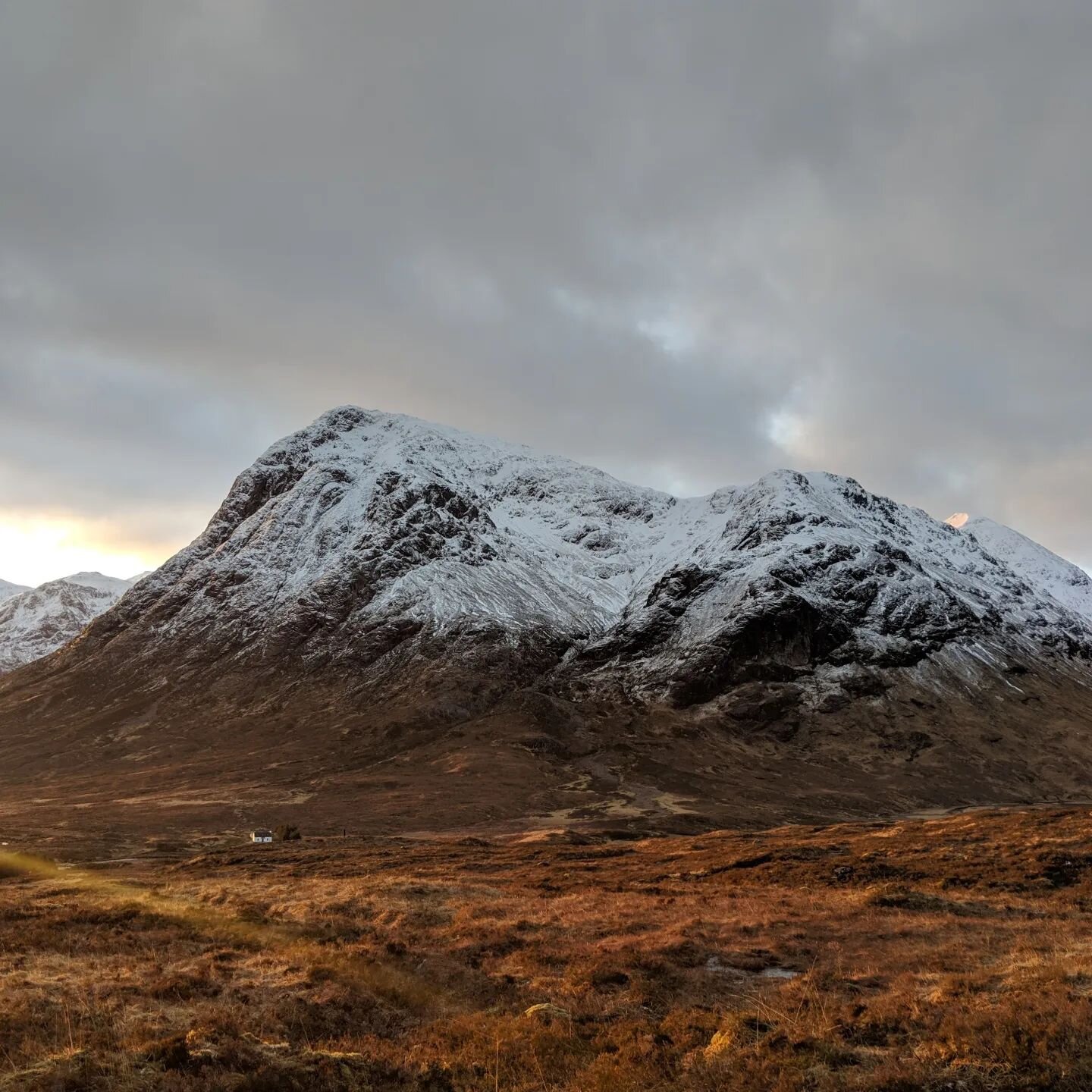 Always a favourite - plan this year is to climb it. 

#glencoe #scottishhighlands #Scotland #schottland #beautifulscotland #explore_scotland #fortheloveofscotland #instascotland