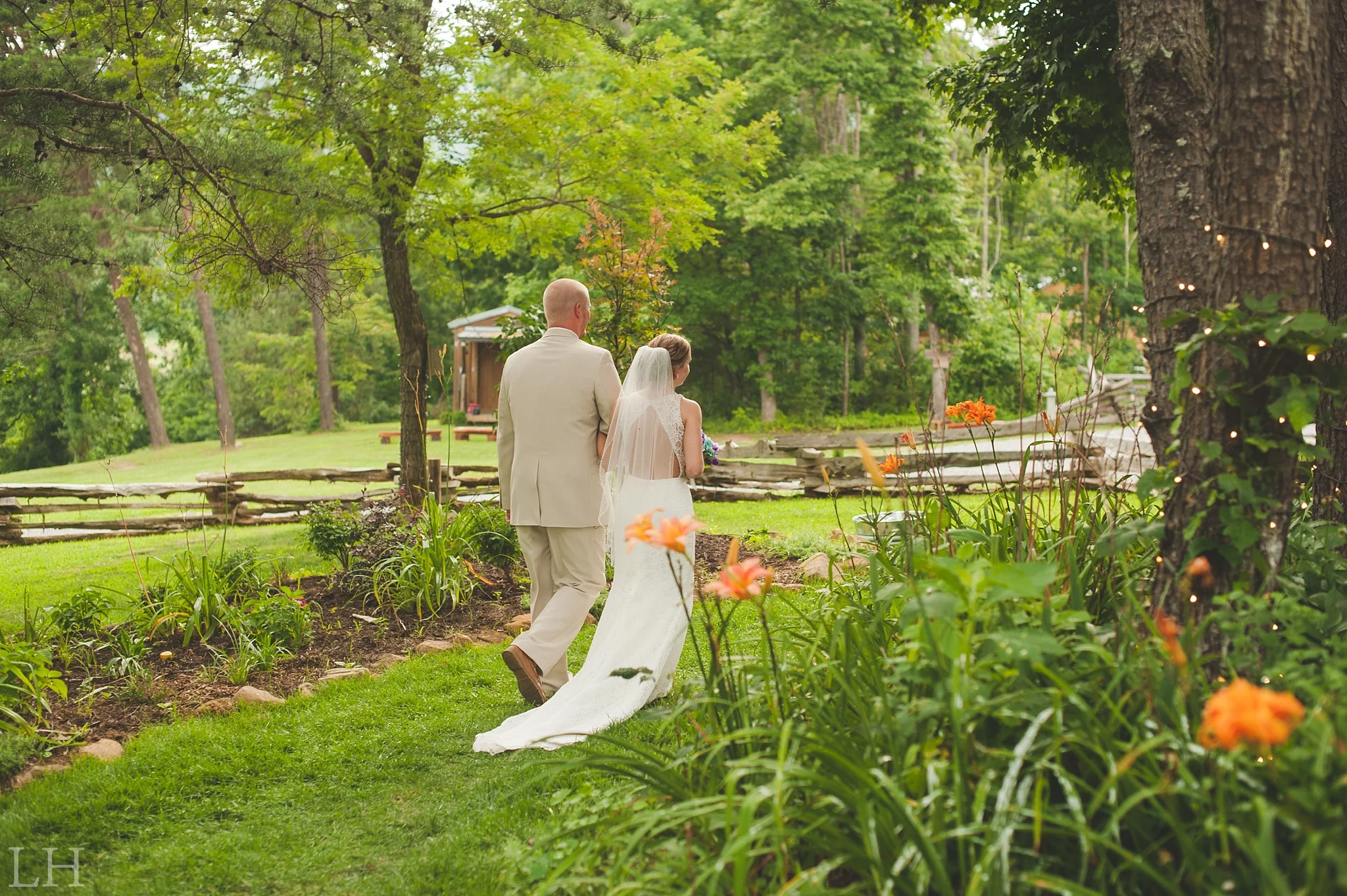 DiamondVFarmsRusticBarnWedding130.jpg