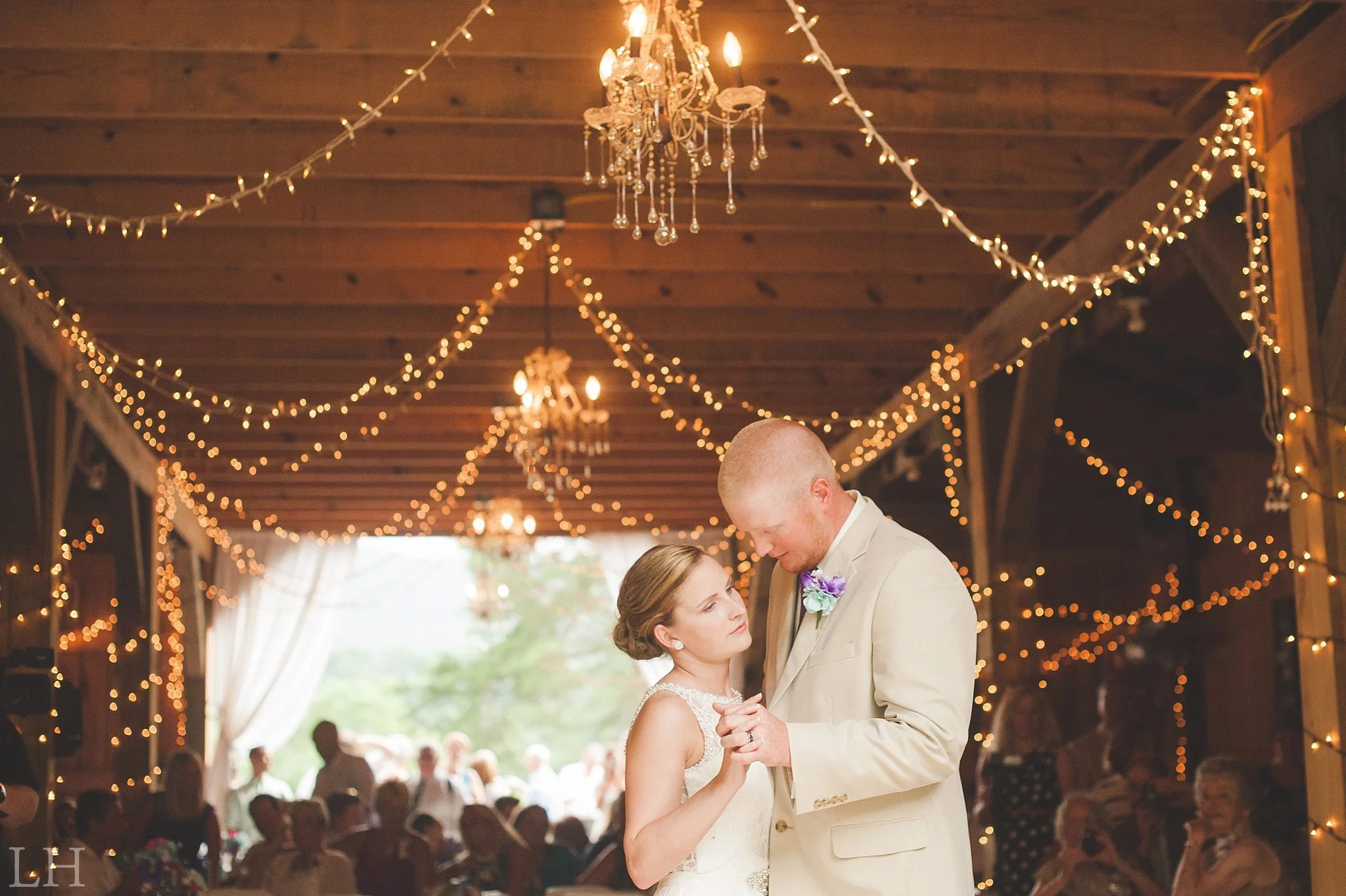 DiamondVFarmsRusticBarnWedding166.jpg