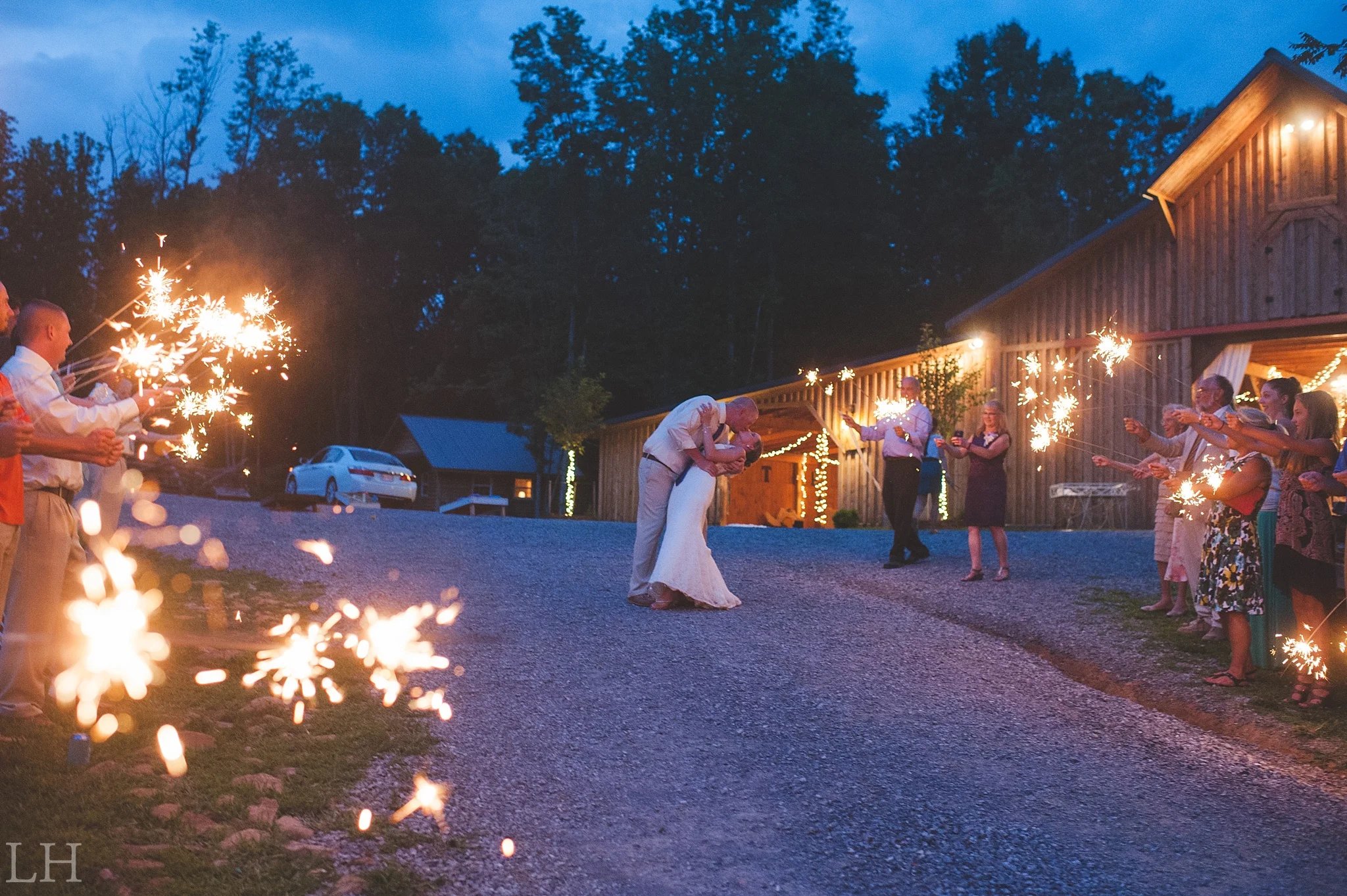 DiamondVFarmsRusticBarnWedding202.jpg