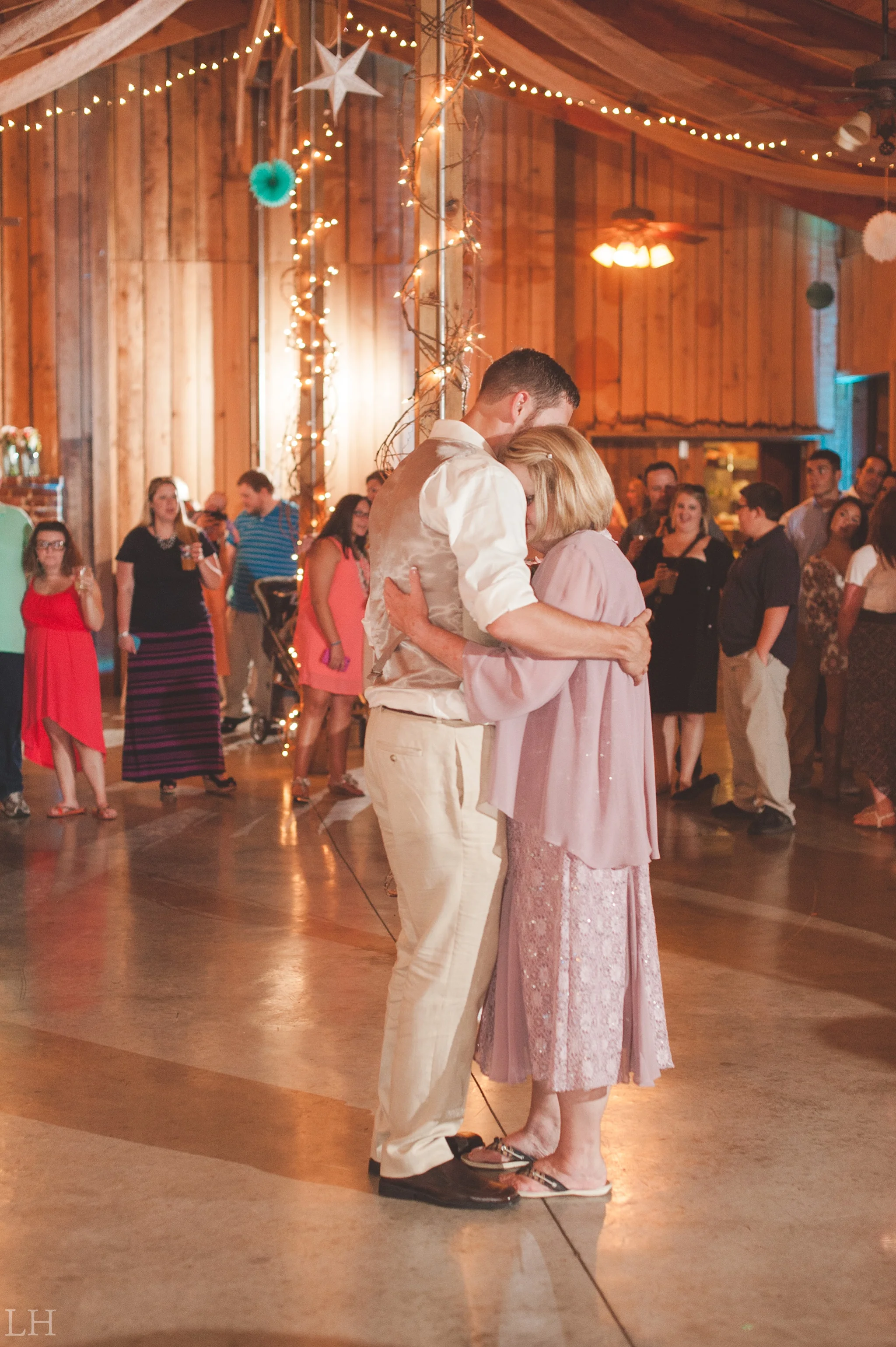 RusticBoxtreeLodgeWedding199.jpg