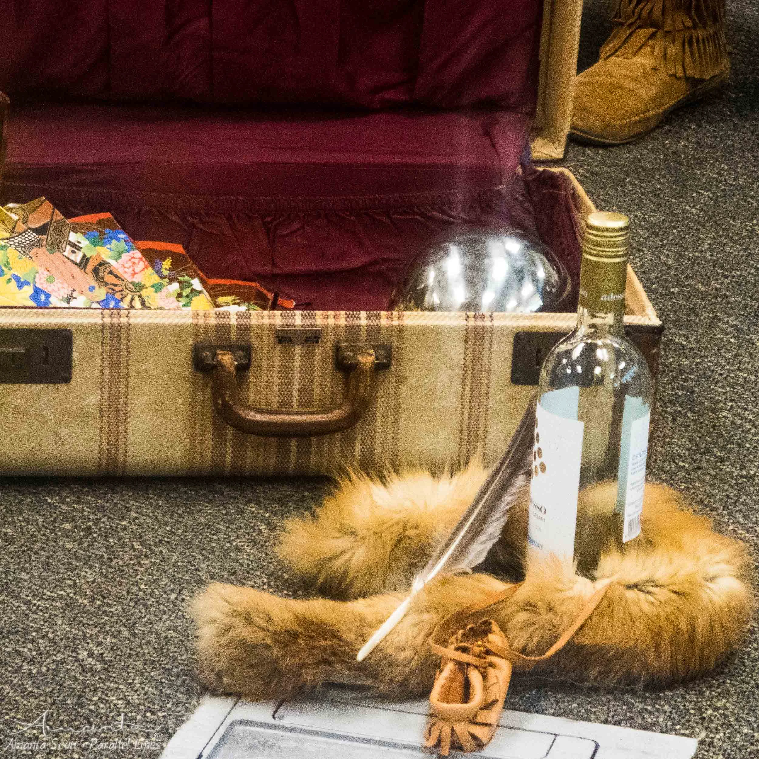 suitcase-wine-fur-moccassin-3270378.jpg