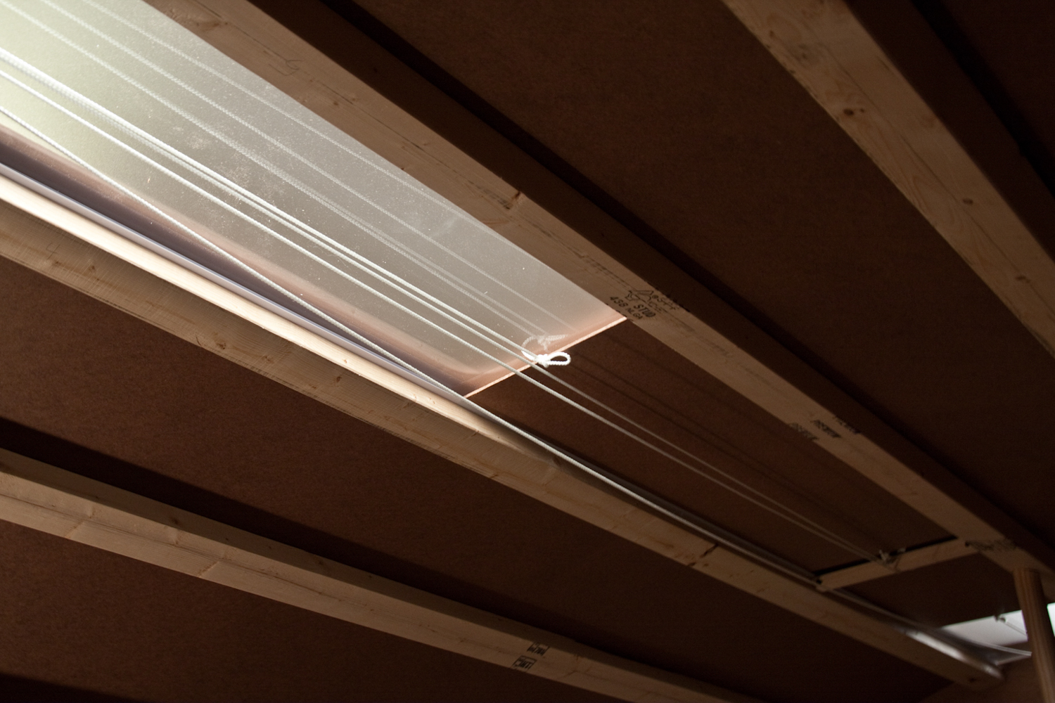 Skylight system in ceiling