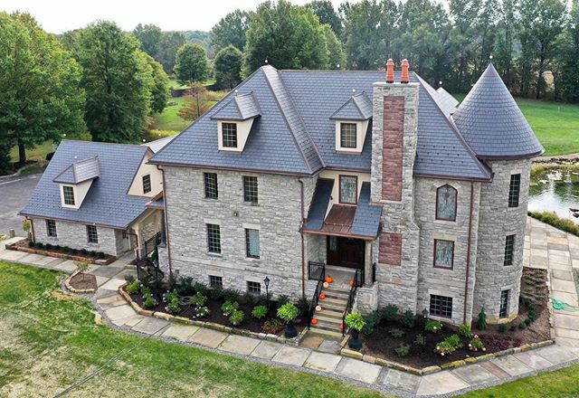 A beautiful property with a beautiful roof. Good work team! 👏 #northcountryslate #slate #slater #architecture #turrets #turret #copper #copperroofing #slateroofing #roofing #roof #rooftop #roofs #steeproofs #standingseam #standingseamroofing #builtt