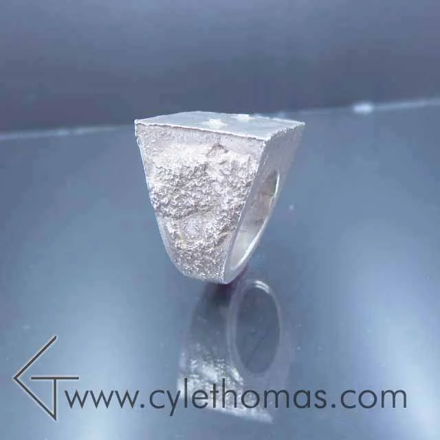Monolith Ring