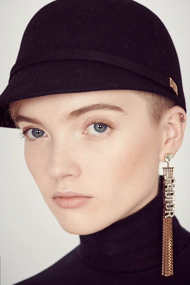 02 MOD_DIOR_PAP_W_F19_28_0046Letters 2.jpg