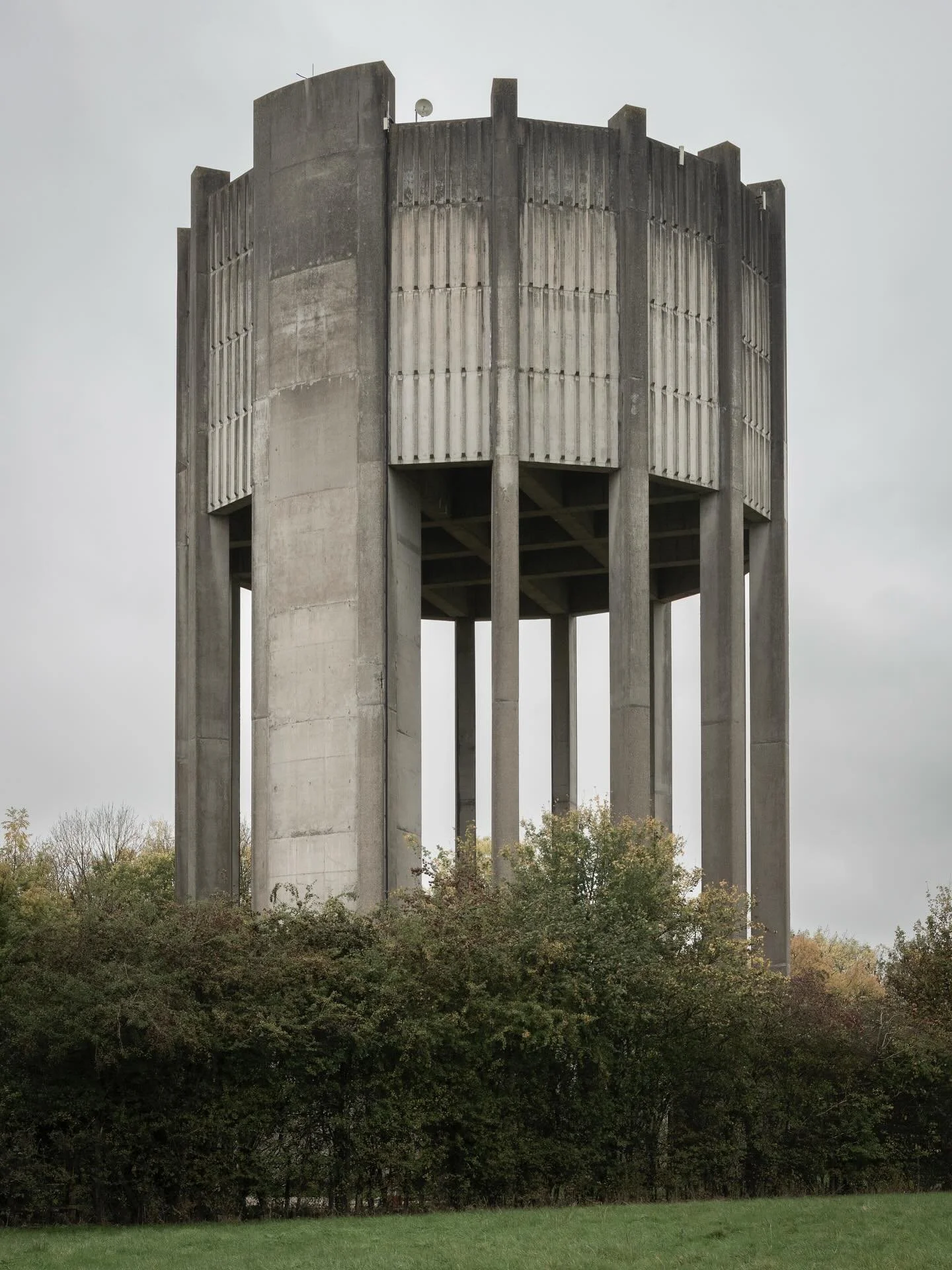 007 Minety Water Tower

Disused Grade 2 sandstone water tower. Now in private ownership, could be a nice 2up 2 down!