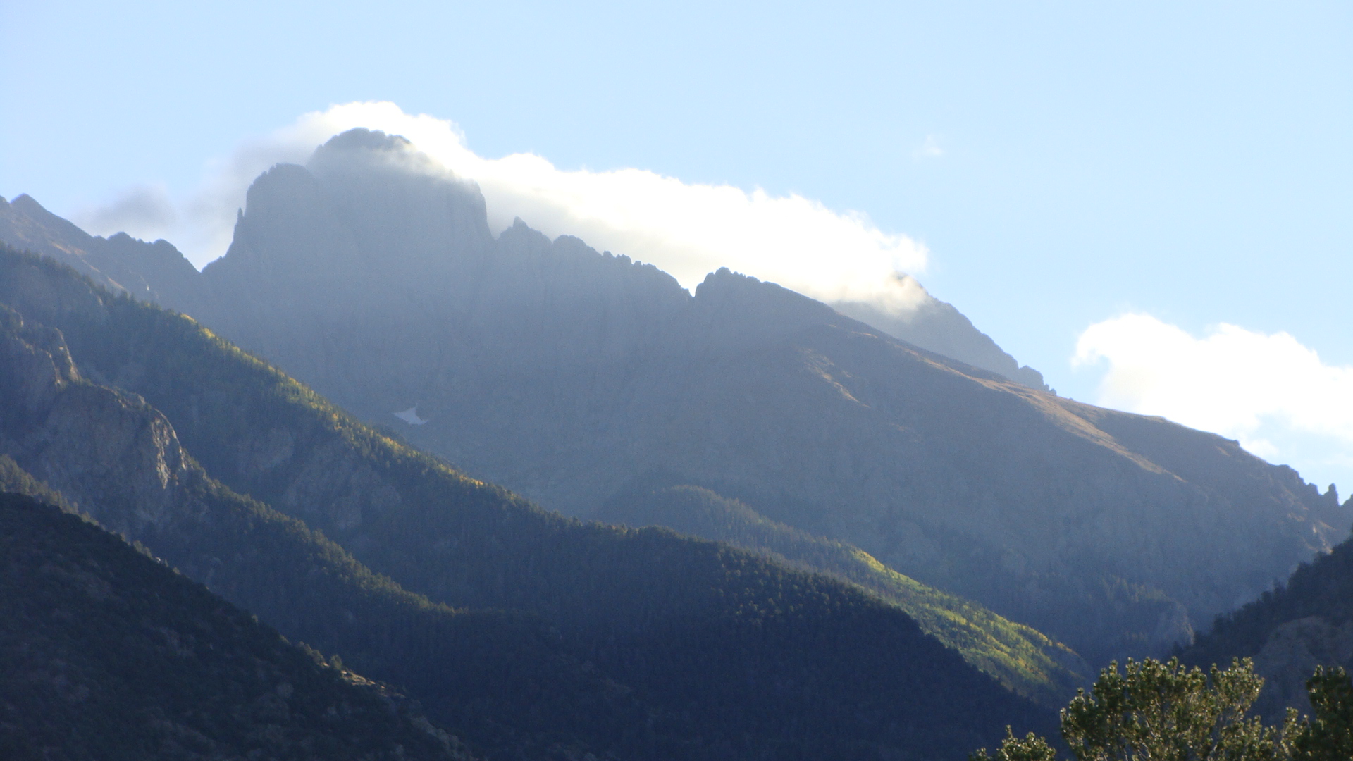 Hints of Fall Begin to Dot the Slopes