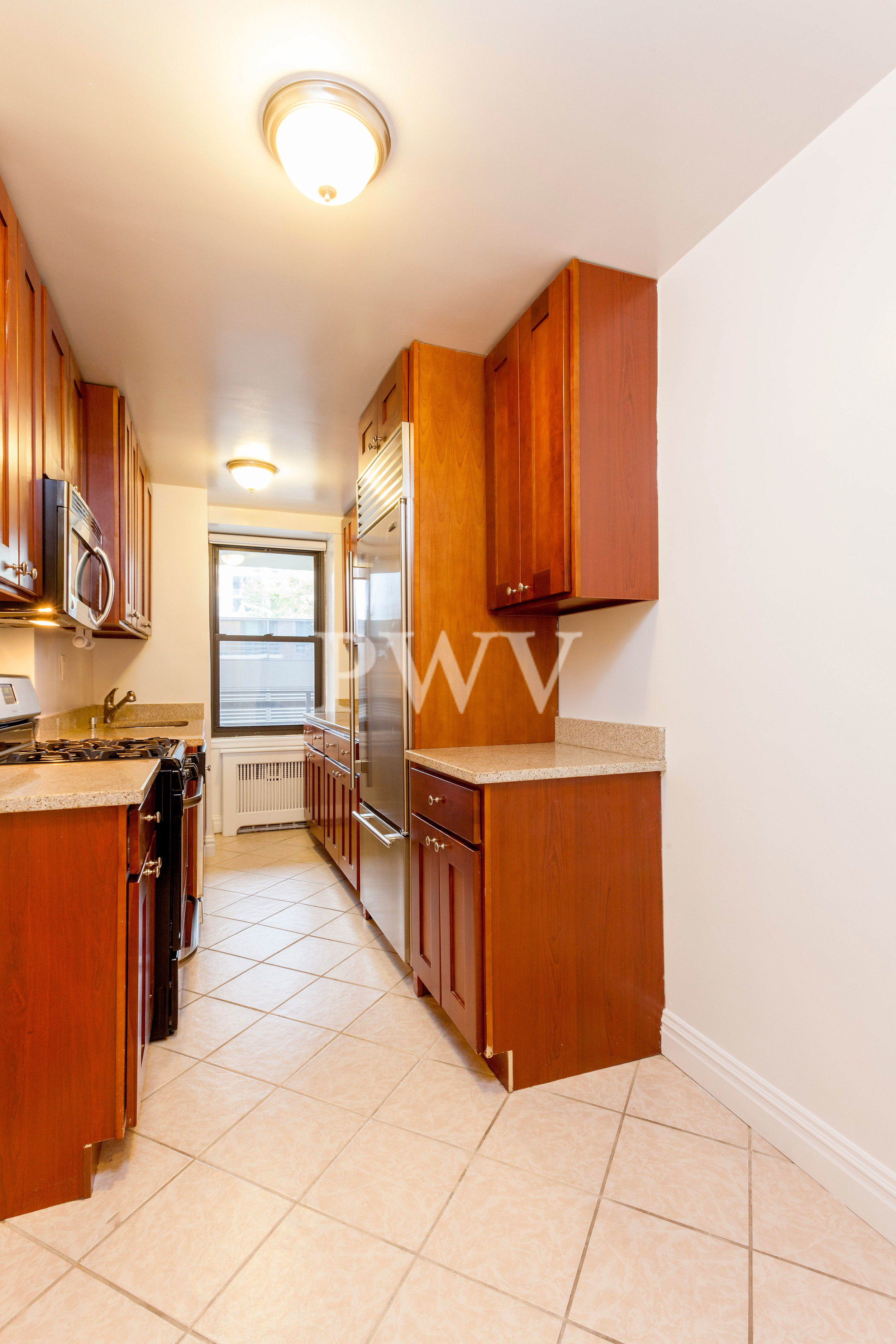 792-2r-Kitchen.jpg