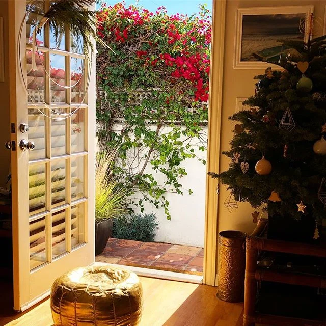 Let the light in... perfect breakfast spot 👌🏼☀️ #winterinLA #westhollywood #losangeles #californialove