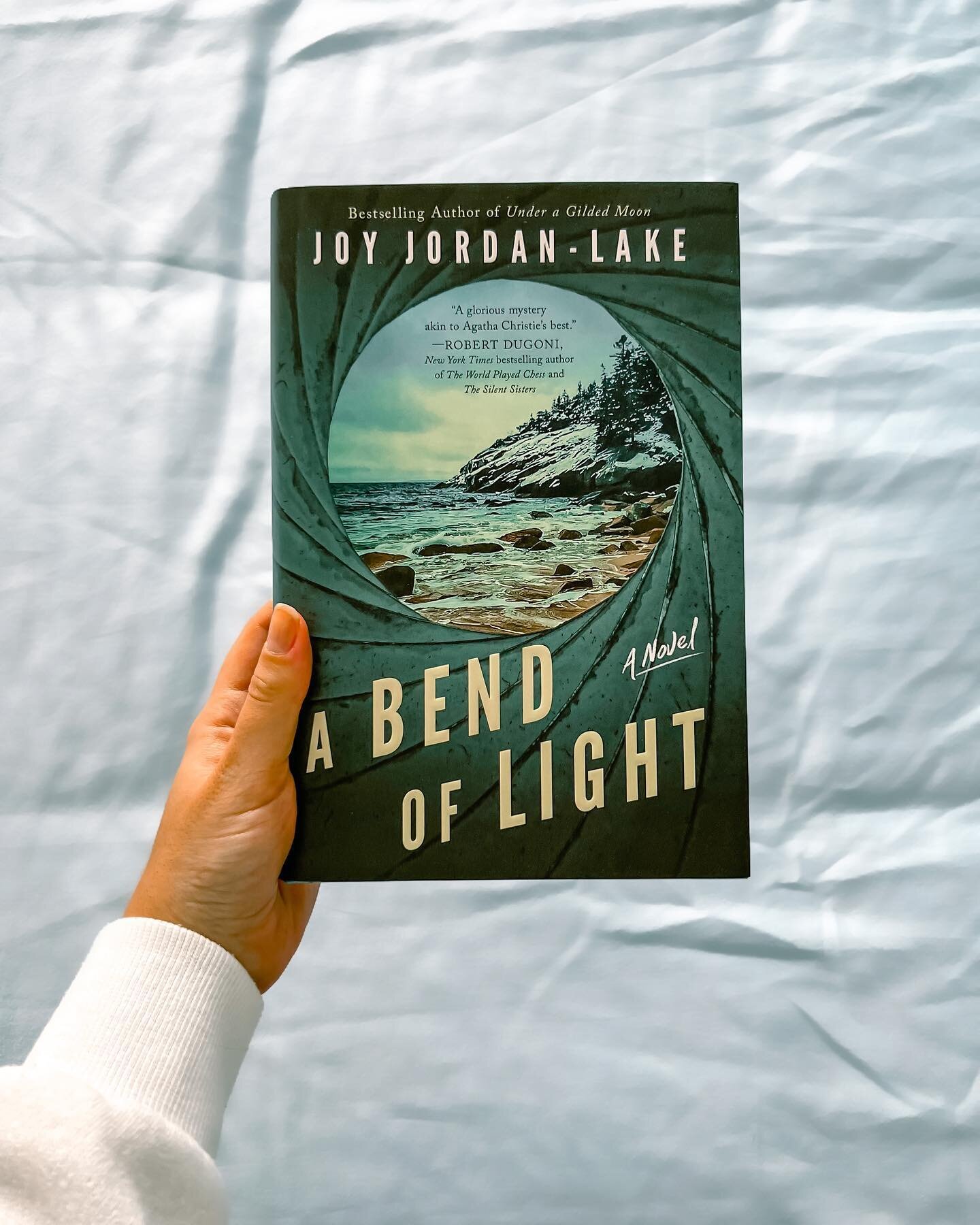 Bestselling author Joy Jordan-Lake is back with another standout historical mystery. 🌊 A Bend of Light is set in a quiet coastal village in Maine in the years following World War II, and chronicles a community shaken by violence. 

Robert Dugoni cal