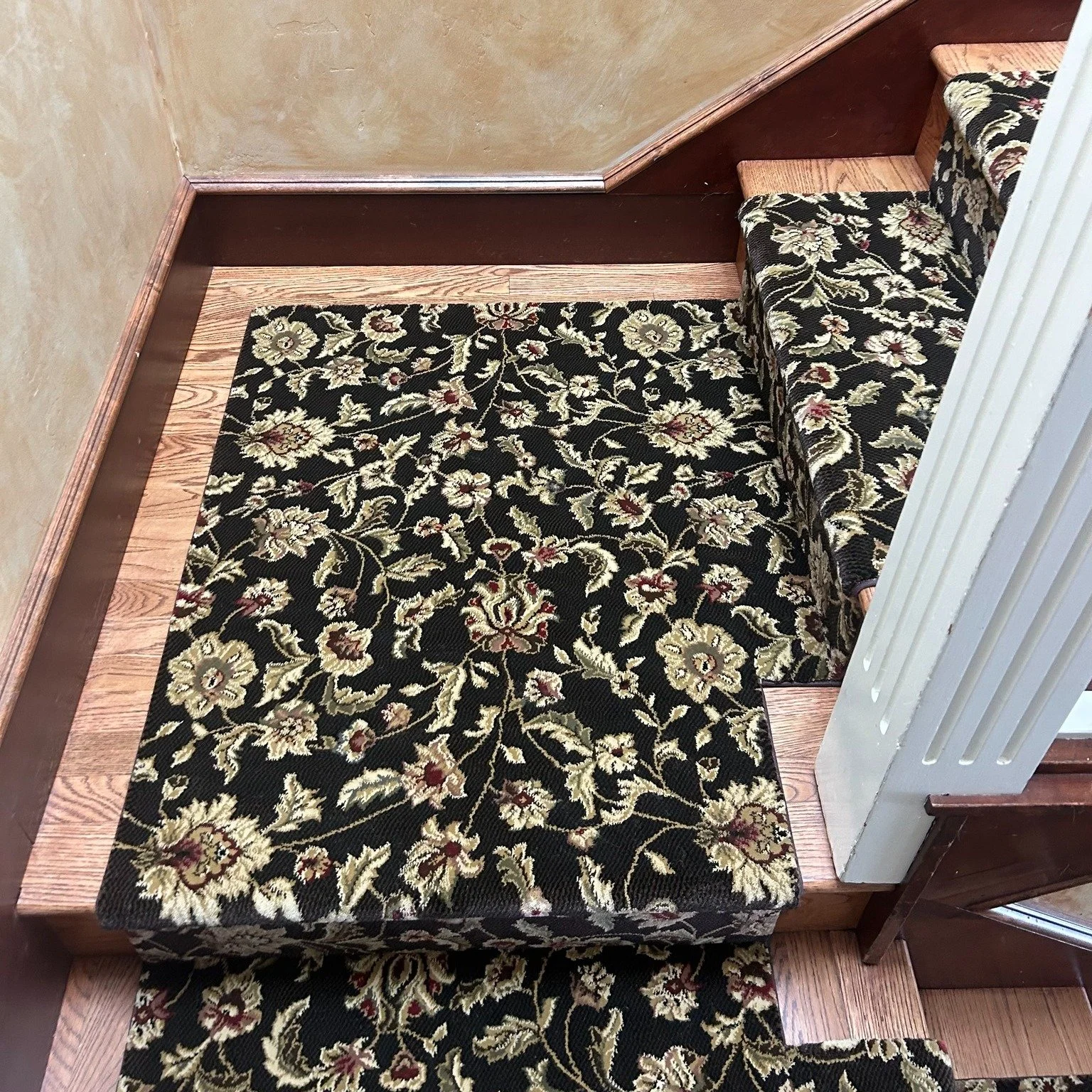 One of our recent projects is this stunner of a custom stair runner. 
The carpet featured is 'Grandeur' by@kanecarpet 
It certainly makes for a grander entrance!
What can we help you with?