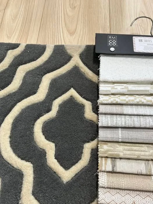 Working it. 😊
Wood floors in. ☑️
Area rug selected. ☑️☑️
Fabrics for dining room chair upholstery and drapery. ☑️☑️☑️
We can't wait for the finish!
.
#HardwoodFloors #customarearugs #upholstery #customdrapery #rmcocodecor #Knightscarpetsandinteriors