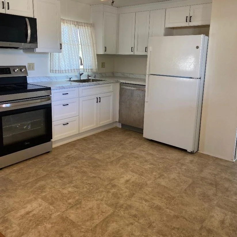 You want it when? 
With our in-stock vinyl and carpet selections, the 'when' is installed within one to two weeks of purchase.
This service is a favorite among our rental property owners and property managers and provides budget-friendly pricing.
Qua
