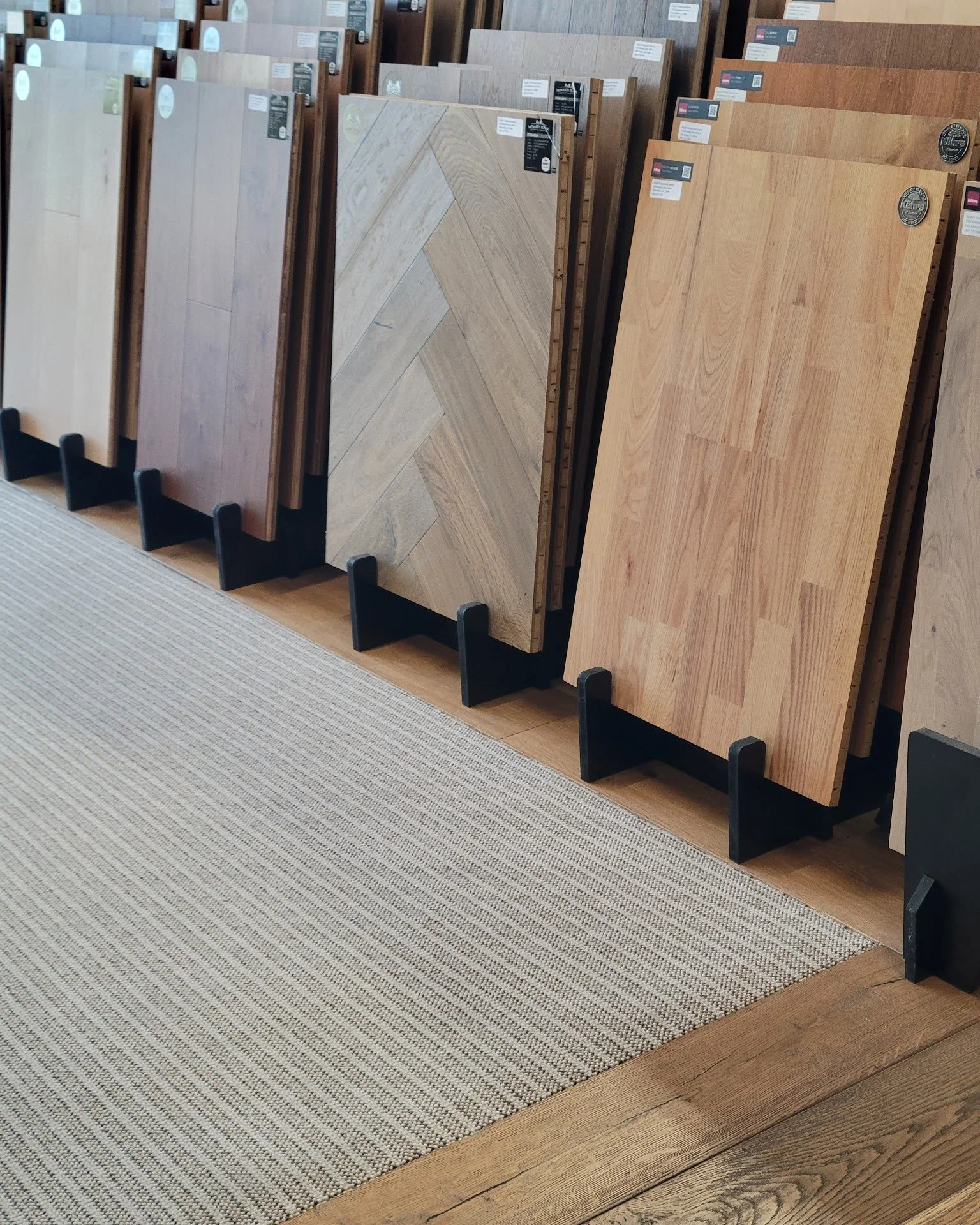 Have you visited our showroom lately?
After receiving @karastanflooring new Black Label collection samples, we couldn't resist installing the gorgeousness in our showroom.
It's a must-see!
Our selection of 'Petros' is 100% wool, which is durable, sus