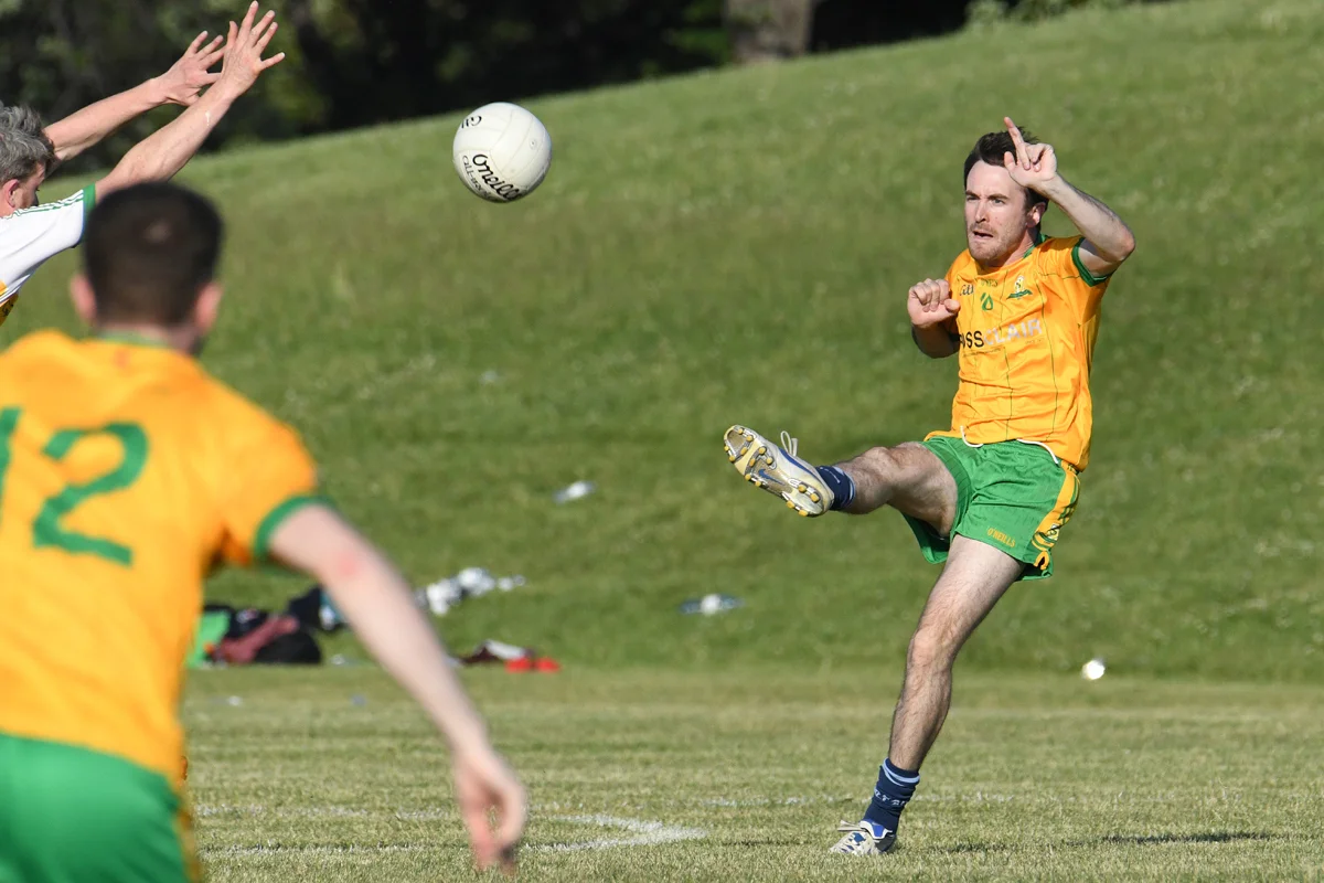 intermediate-men-toronto-gaels-vs-st-vincent-june-11-2016-06_27024345024_o.jpg