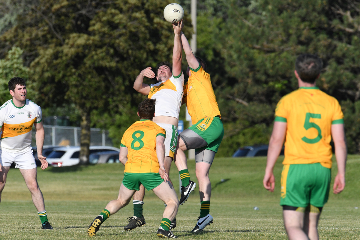 intermediate-men-toronto-gaels-vs-st-vincent-june-11-2016-28_27634753895_o.jpg