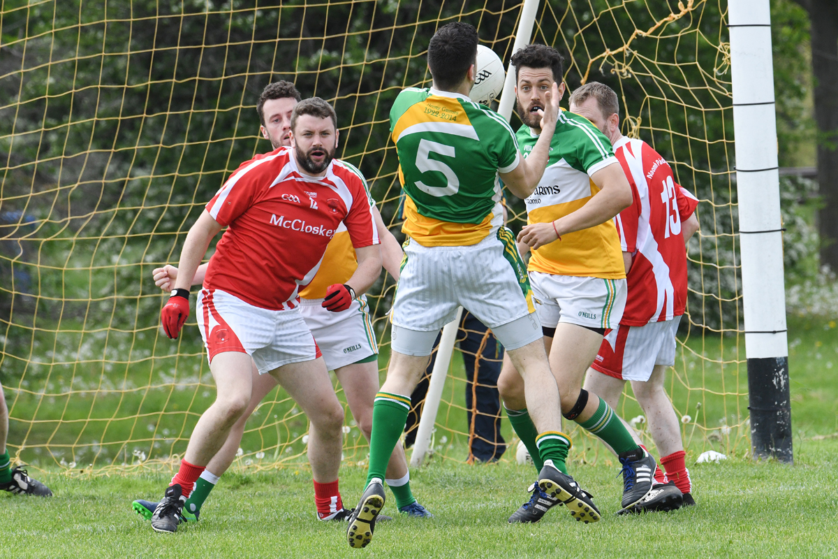 2017-senior-mens-toronto-gaels-vs-st-pats-may-27-04_34957950405_o.jpg
