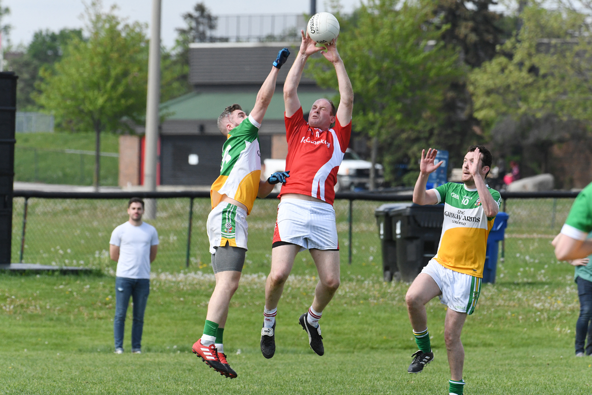 2017-senior-mens-toronto-gaels-vs-st-pats-may-27-24_34917524036_o.jpg
