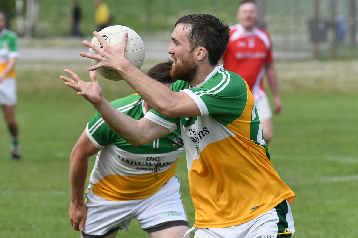 2017-senior-mens-toronto-gaels-vs-st-pats-may-27-53_34114748024_o.jpg