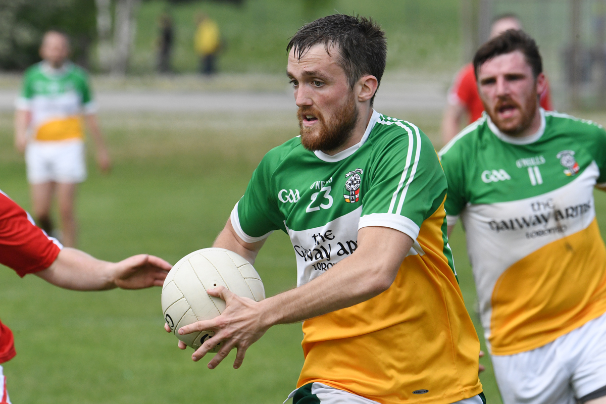 2017-senior-mens-toronto-gaels-vs-st-pats-may-27-54_34570625310_o.jpg