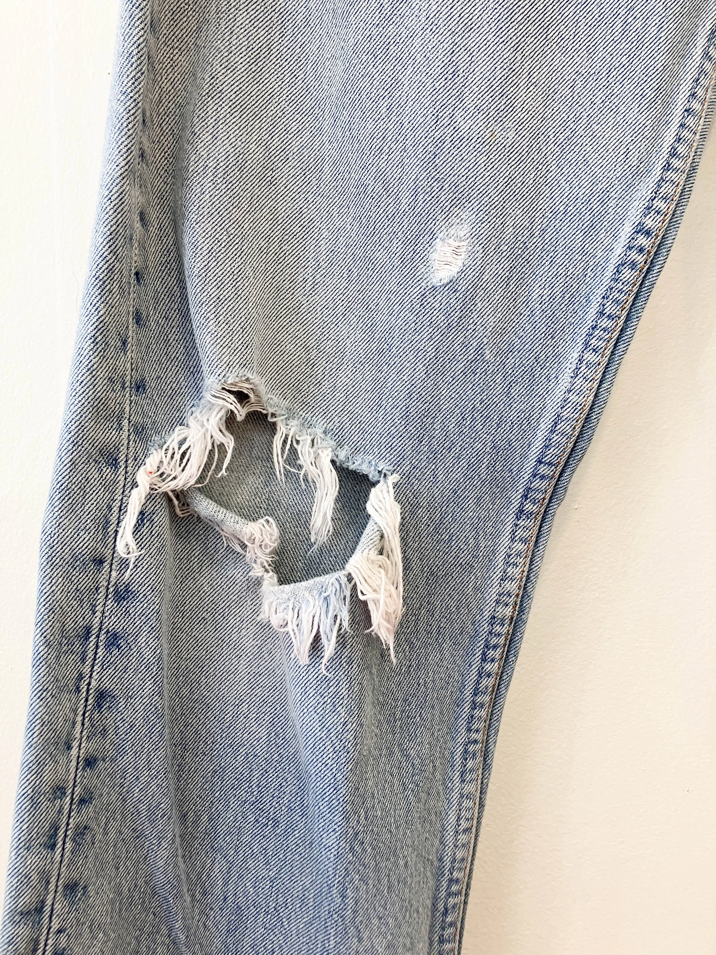 levis with knee (2 of 9).jpg