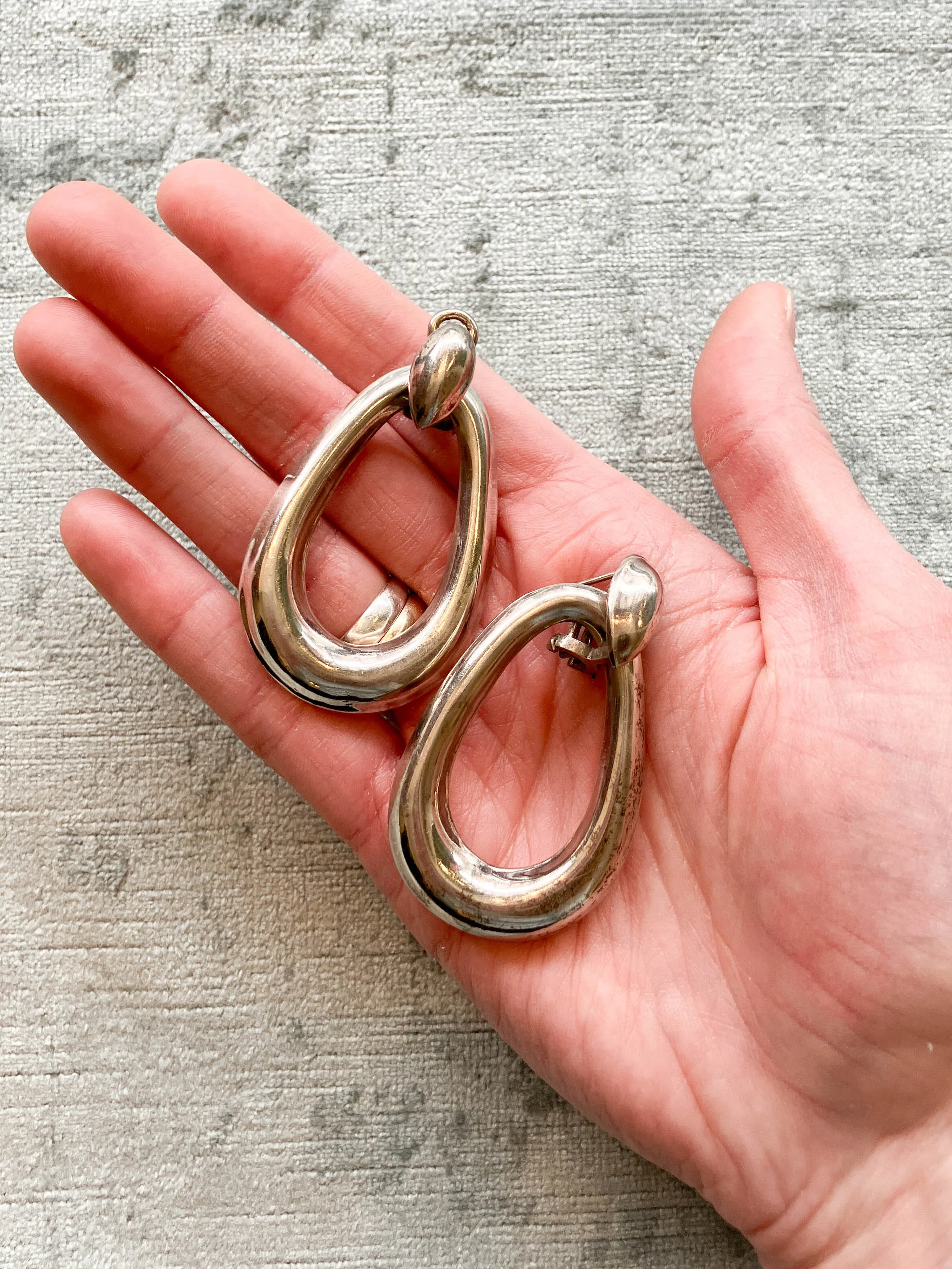 dangle hoop (2 of 5).jpg