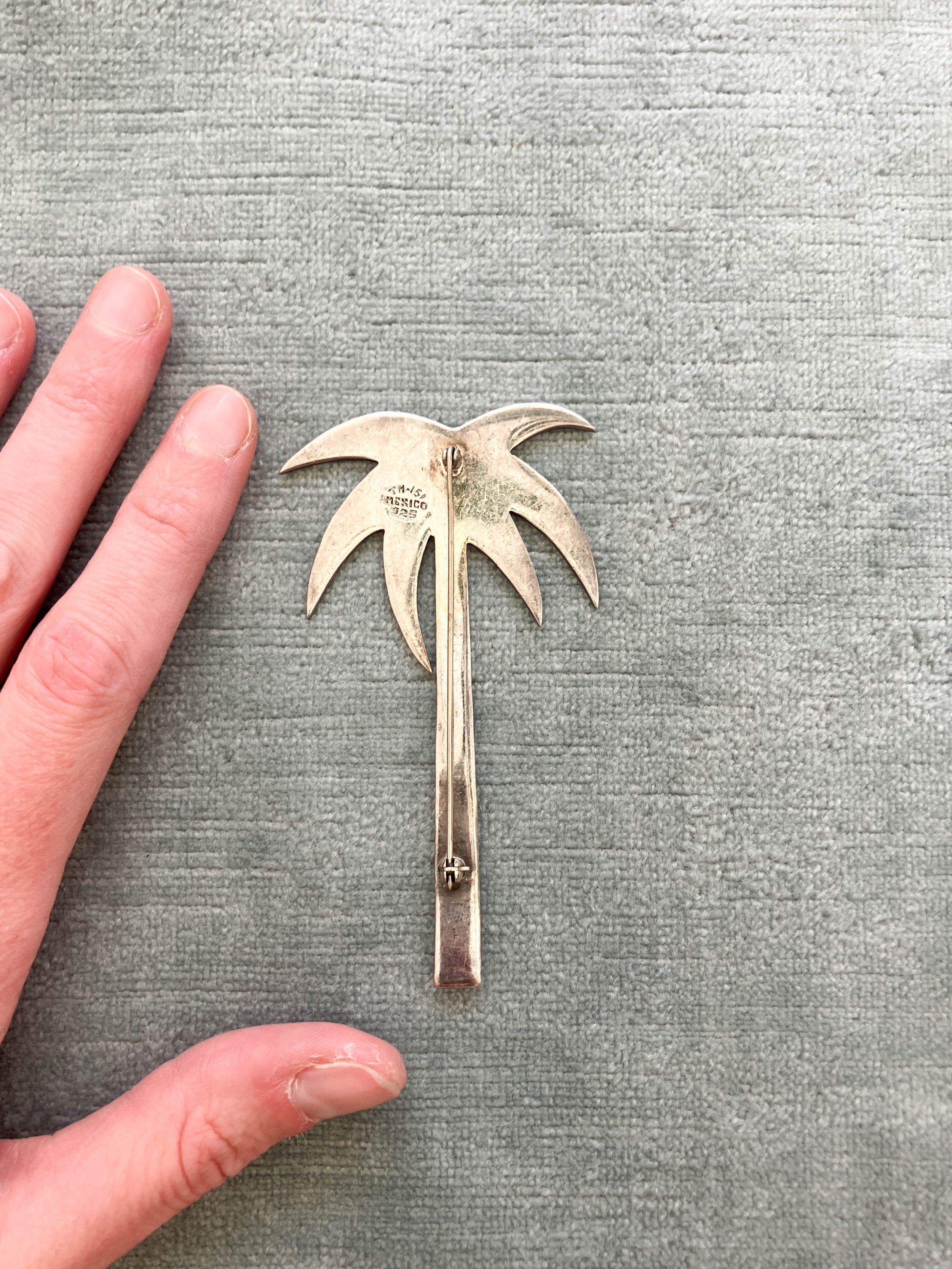 palm tree pin (2 of 3).jpg